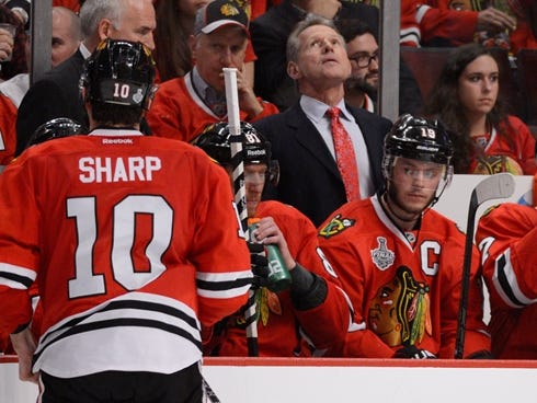 Chicago Blackhawks captain Jonathan Toews remains on the bench during the third period of Game 5.
