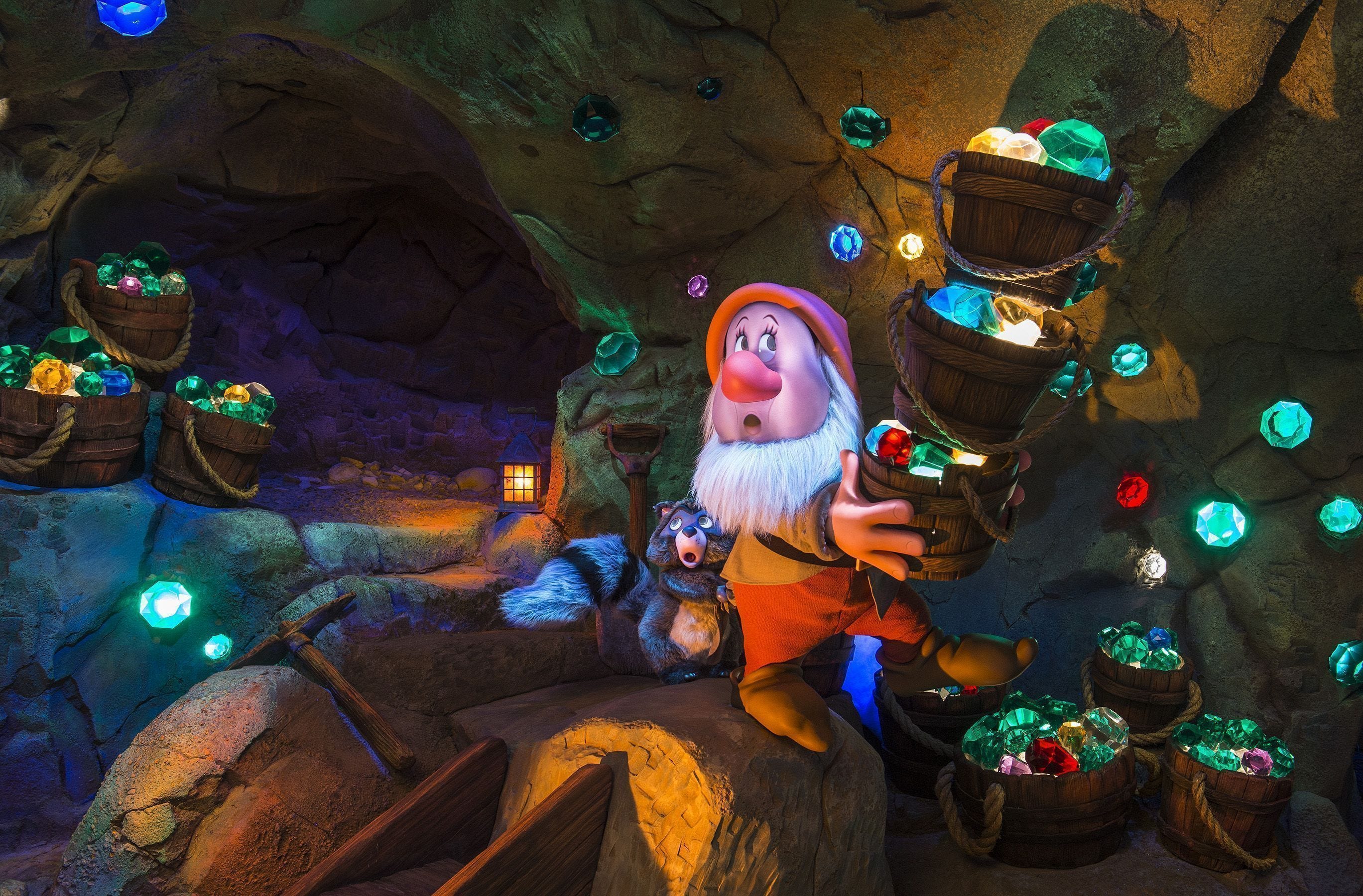 the seven dwarfs mine train
