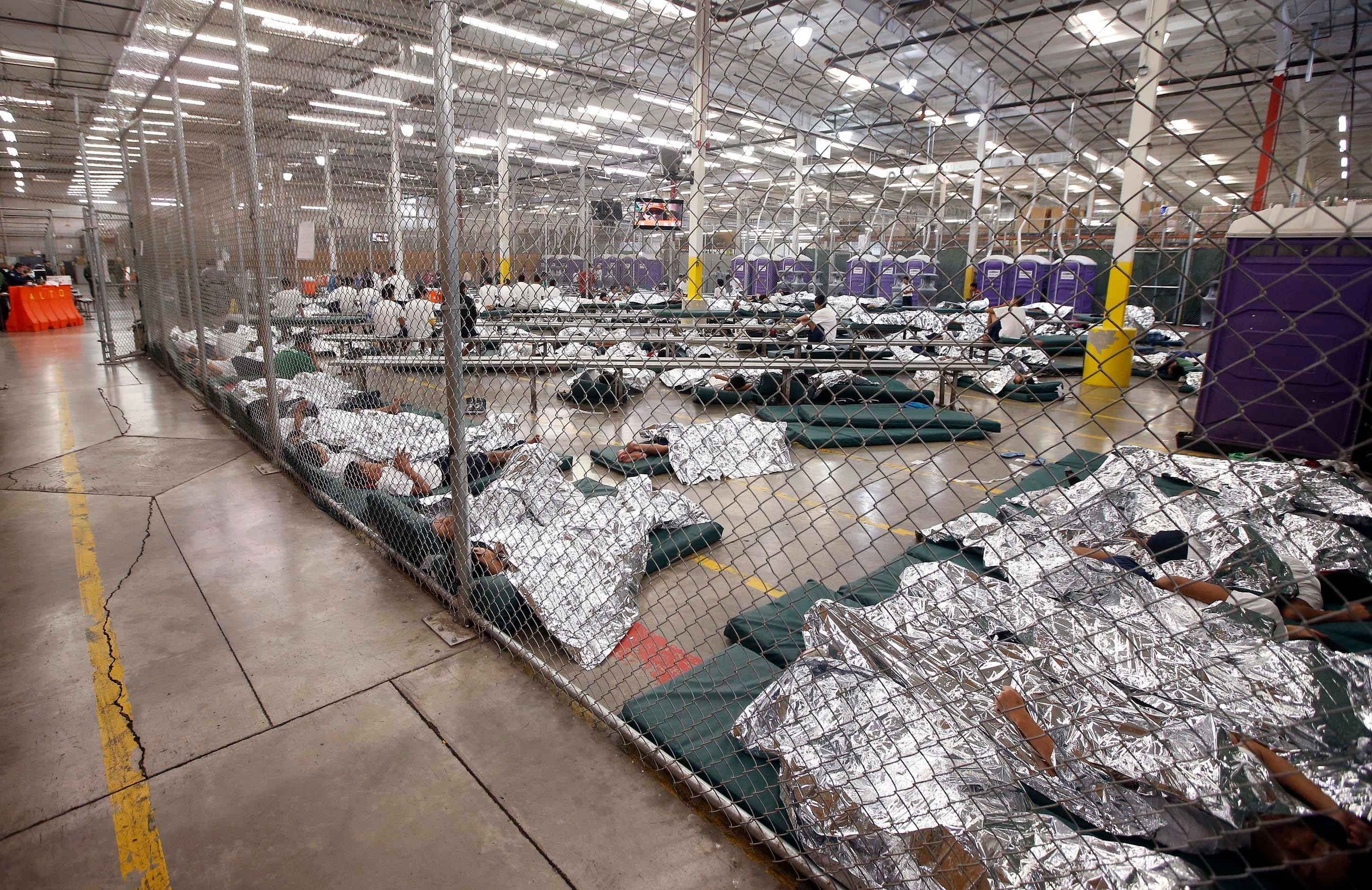 http://www.gannett-cdn.com/media/USATODAY/USATODAY/2014/06/18/1403126178001-AP-Immigration-Overload-002.jpg