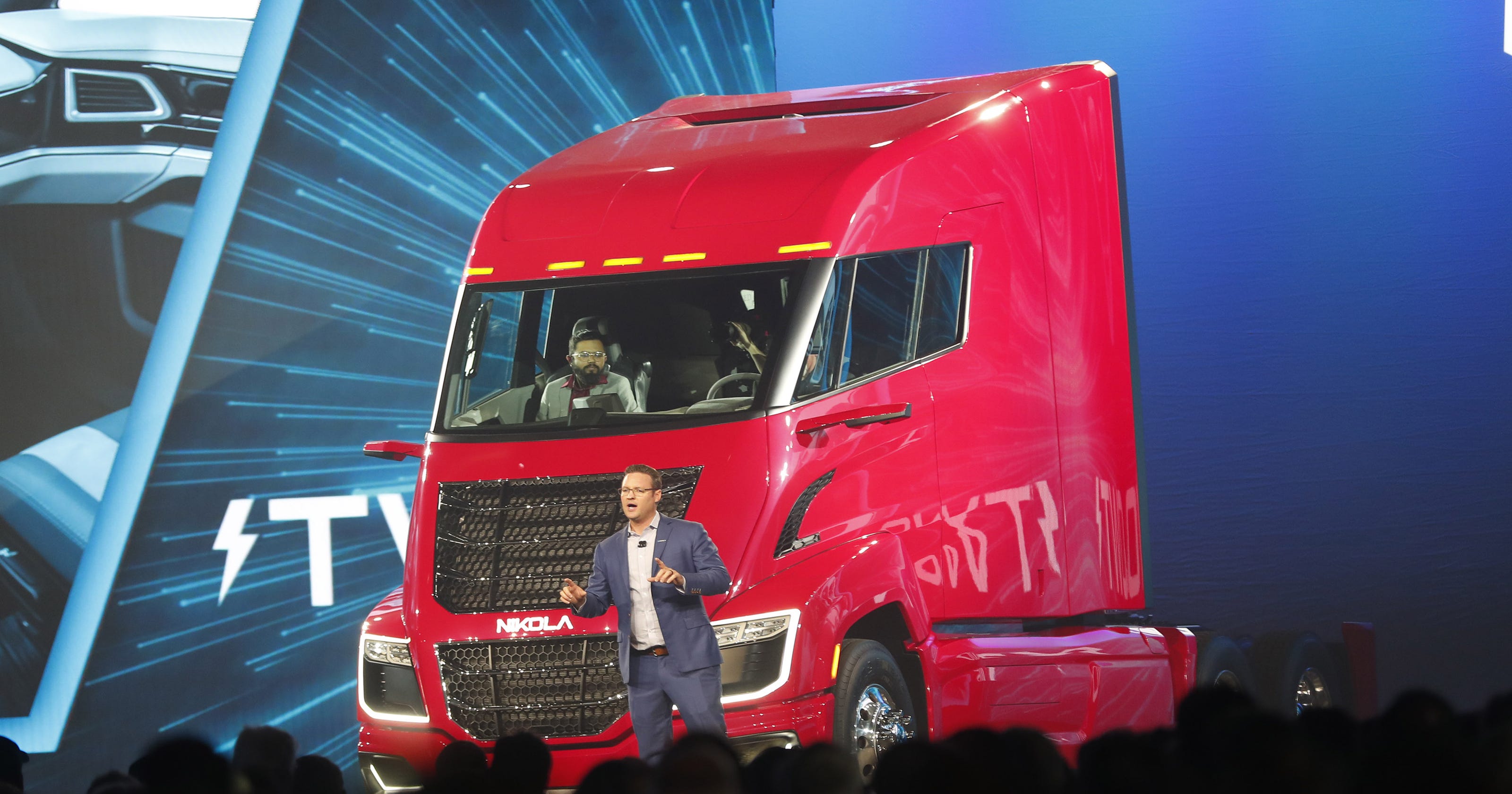Phoenix electric truck manufacturer Nikola to become public company, merge with investment firm