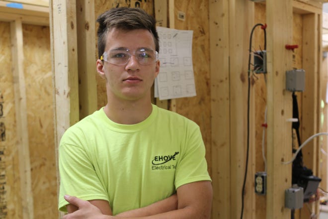 Max Soviak, Navy corpsman from Ohio, killed in Kabul airport bombing 4 Max Soviak participates in the EHOVE Electrical Tech program during his junior year in October 2015.