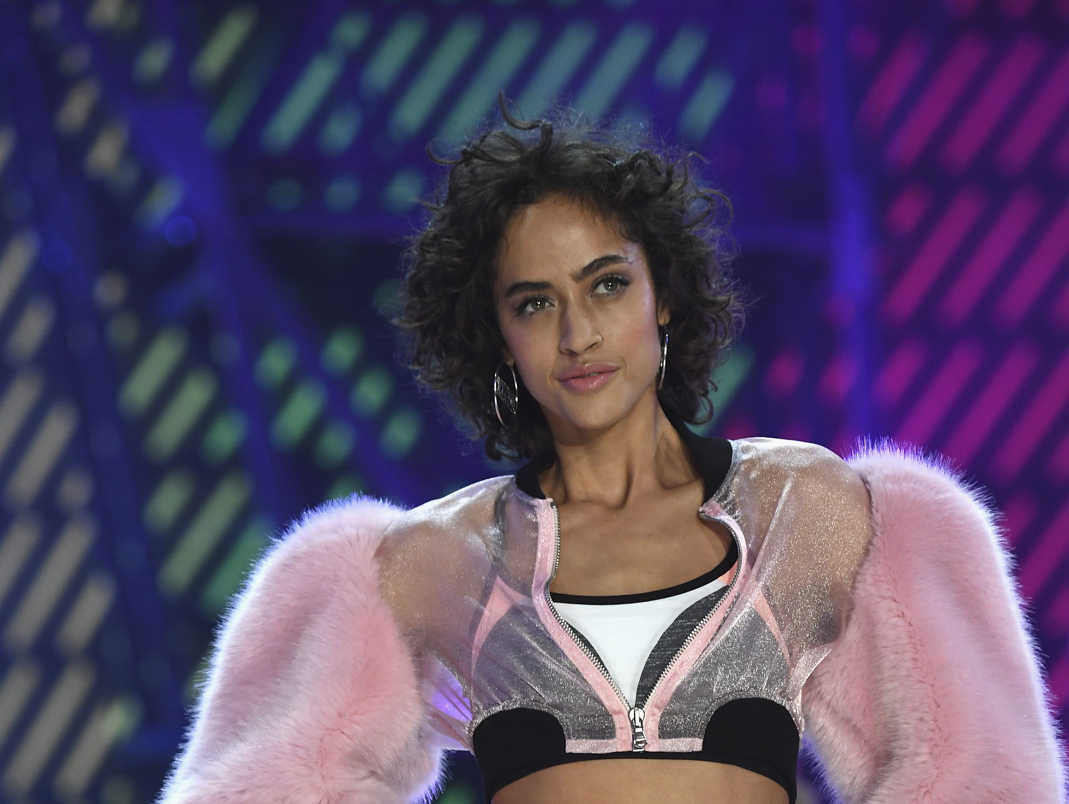 And Alanna Arrington repping for the ladies with looser curls.