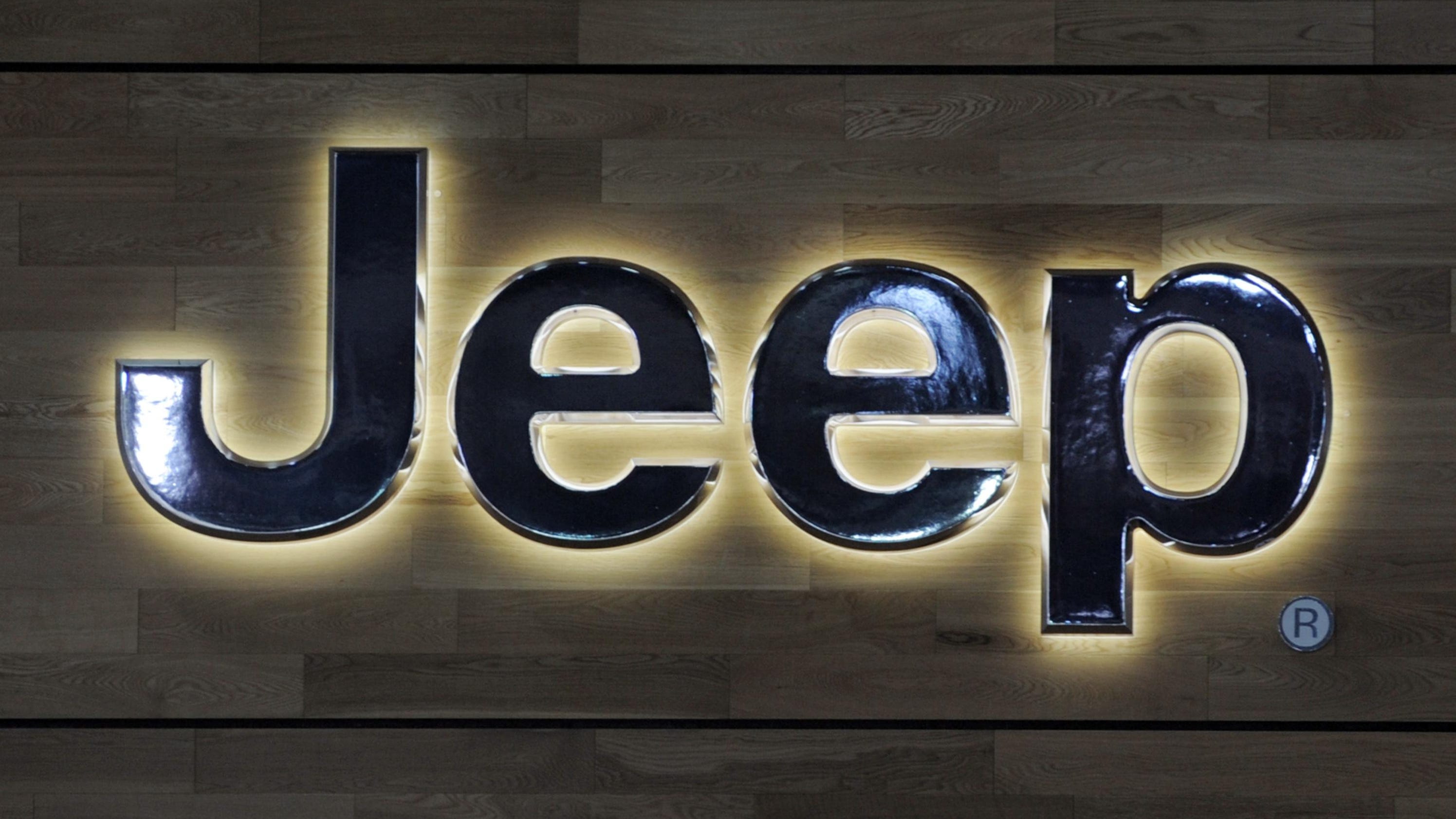 US probes air bag computer failures in '12 Jeep Liberty