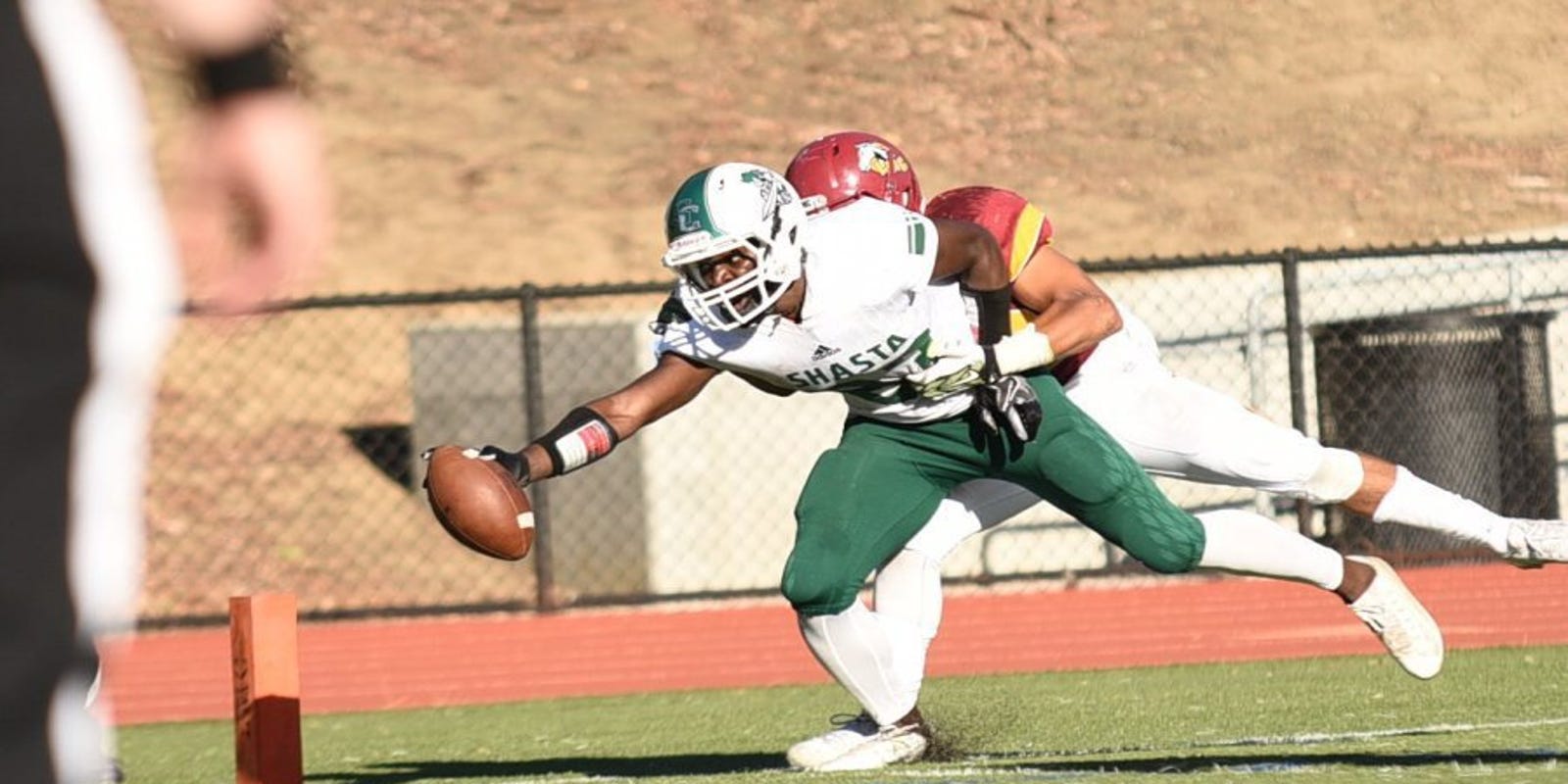 Jc Football Saintil S Three Tds Lifts No 22 Shasta College To 44