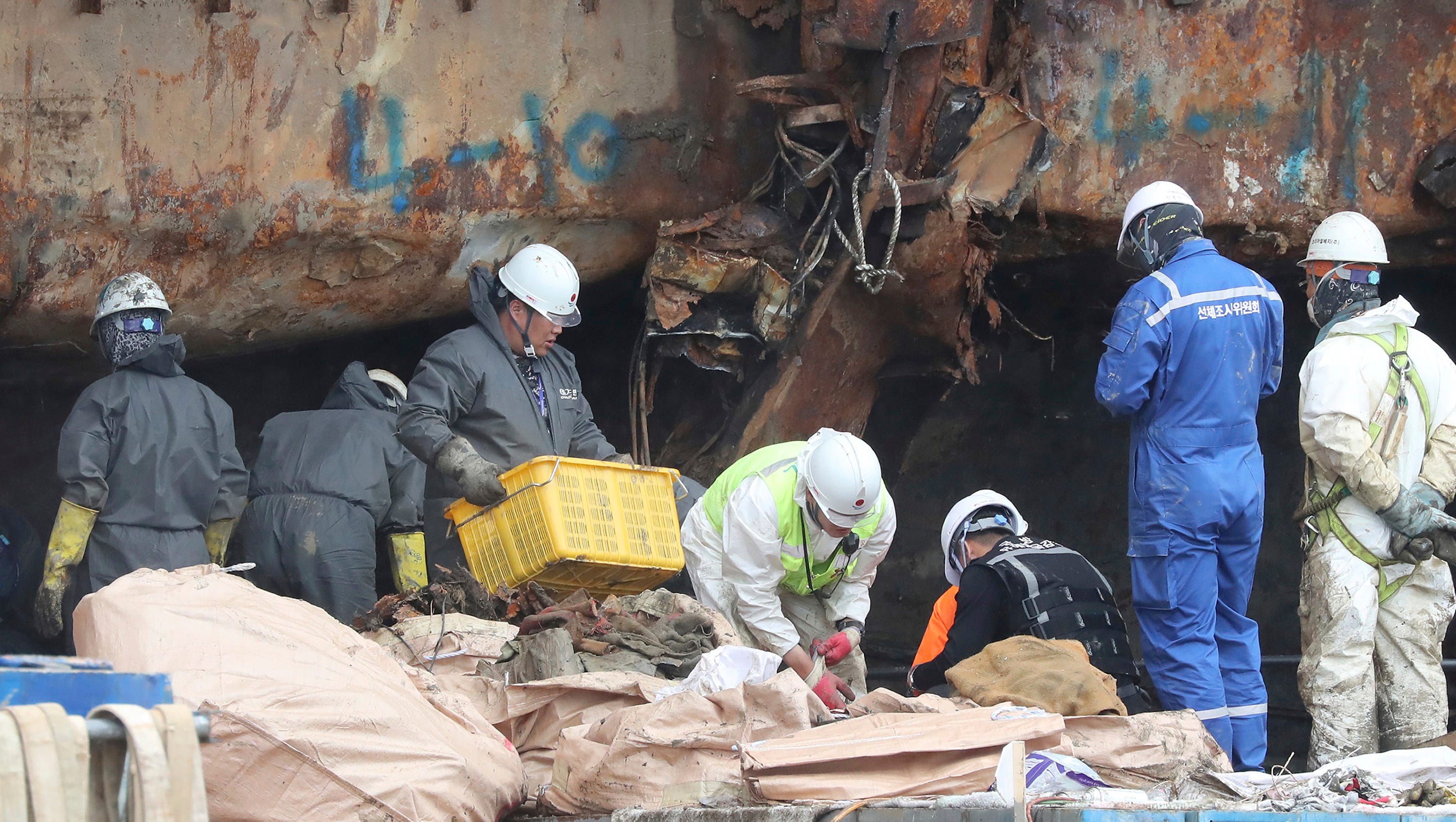 South Korea Sewol ferry disaster Suspected human bones retrieved from