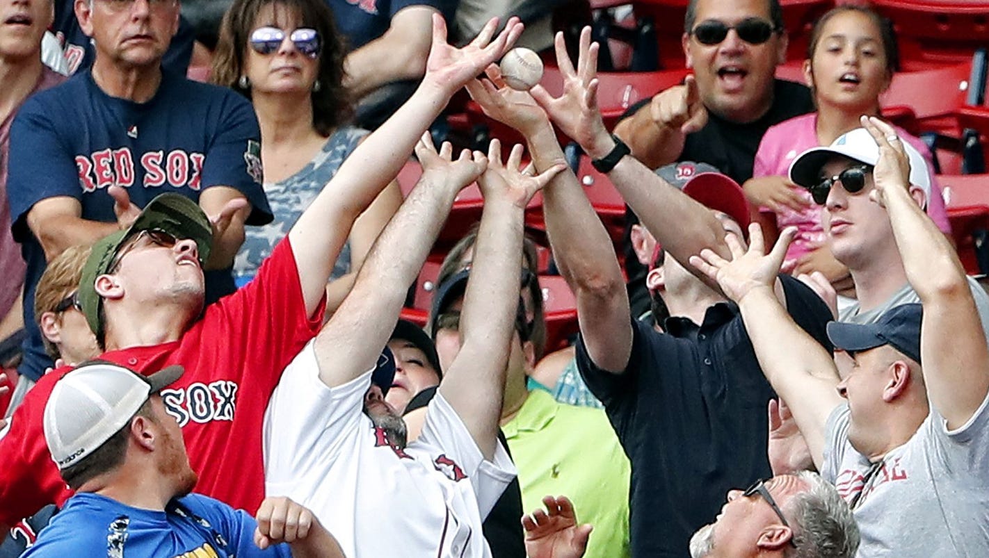 MLB: Expert explains best ways fans can catch baseball at a game