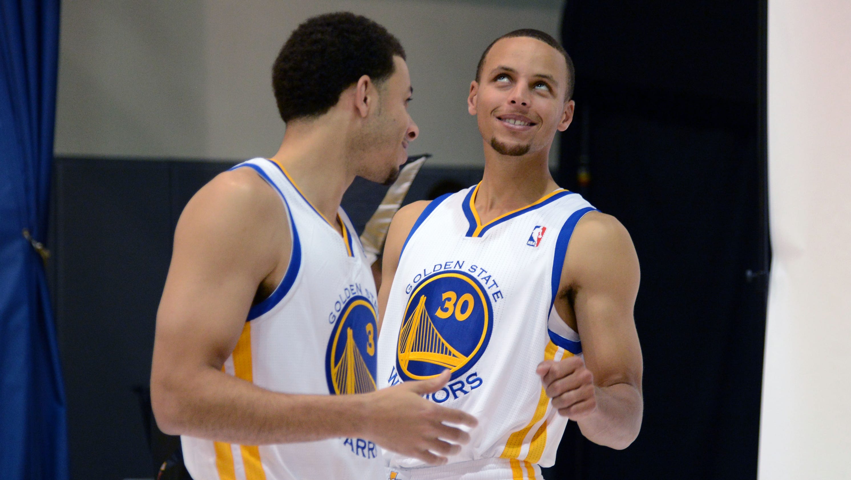 Curry brothers carry rivalry into Warriors camp