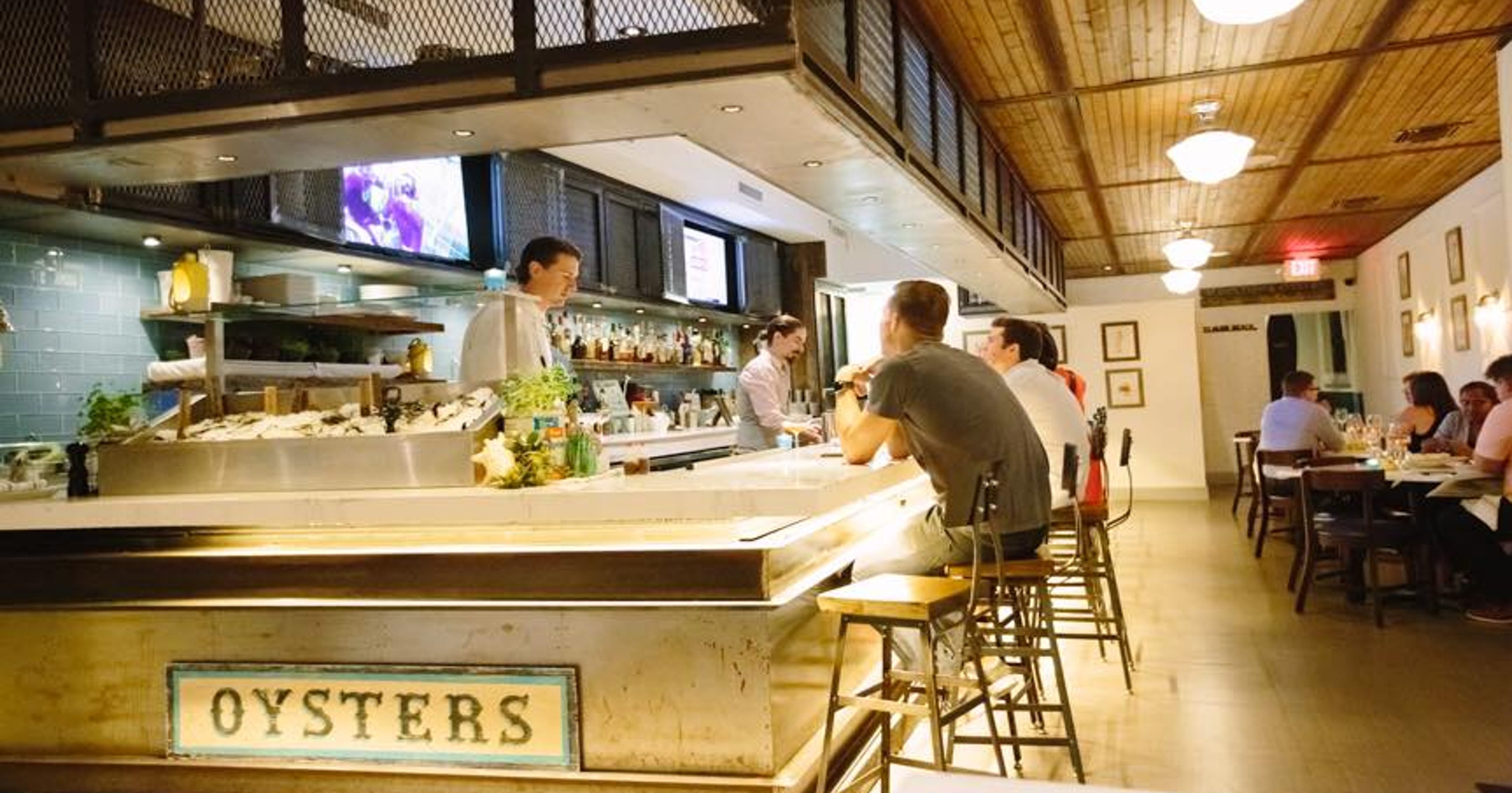 Izzy's Fish & Oyster closes in Miami, fullsteam ahead in Fort Myers