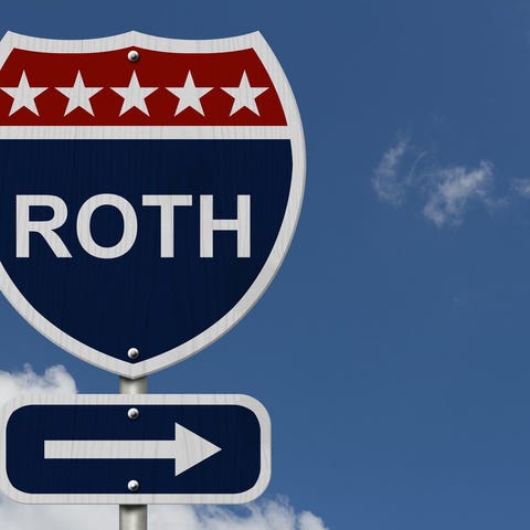 Road sign saying Roth with arrow pointing to right