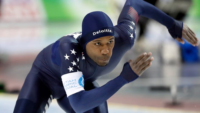 Shani Davis races in the men's 1,500 meters Sunday at the Utah Olympic Oval.