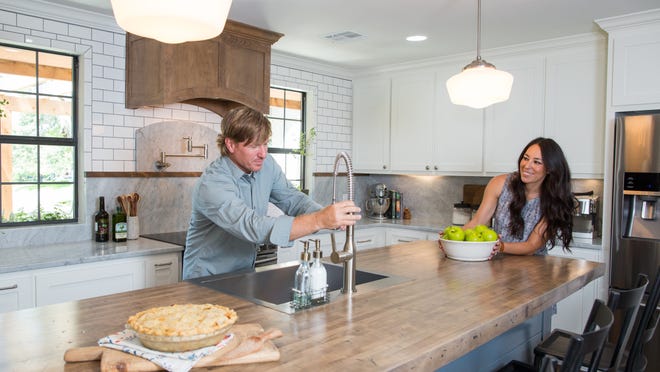 Hosts Chip and Joanna Gaines. Credit: HGTV