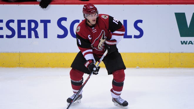 Oct 2, 2015: Arizona Coyotes right wing Shane Doan (19) looks to pass during the third period against the San Jose Sharks at Gila River Arena.