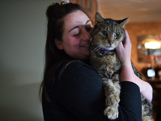 Jimmy the cat reunited with his family after 2½ years 636269291033823507-4.4.17WanaqueJimmy040