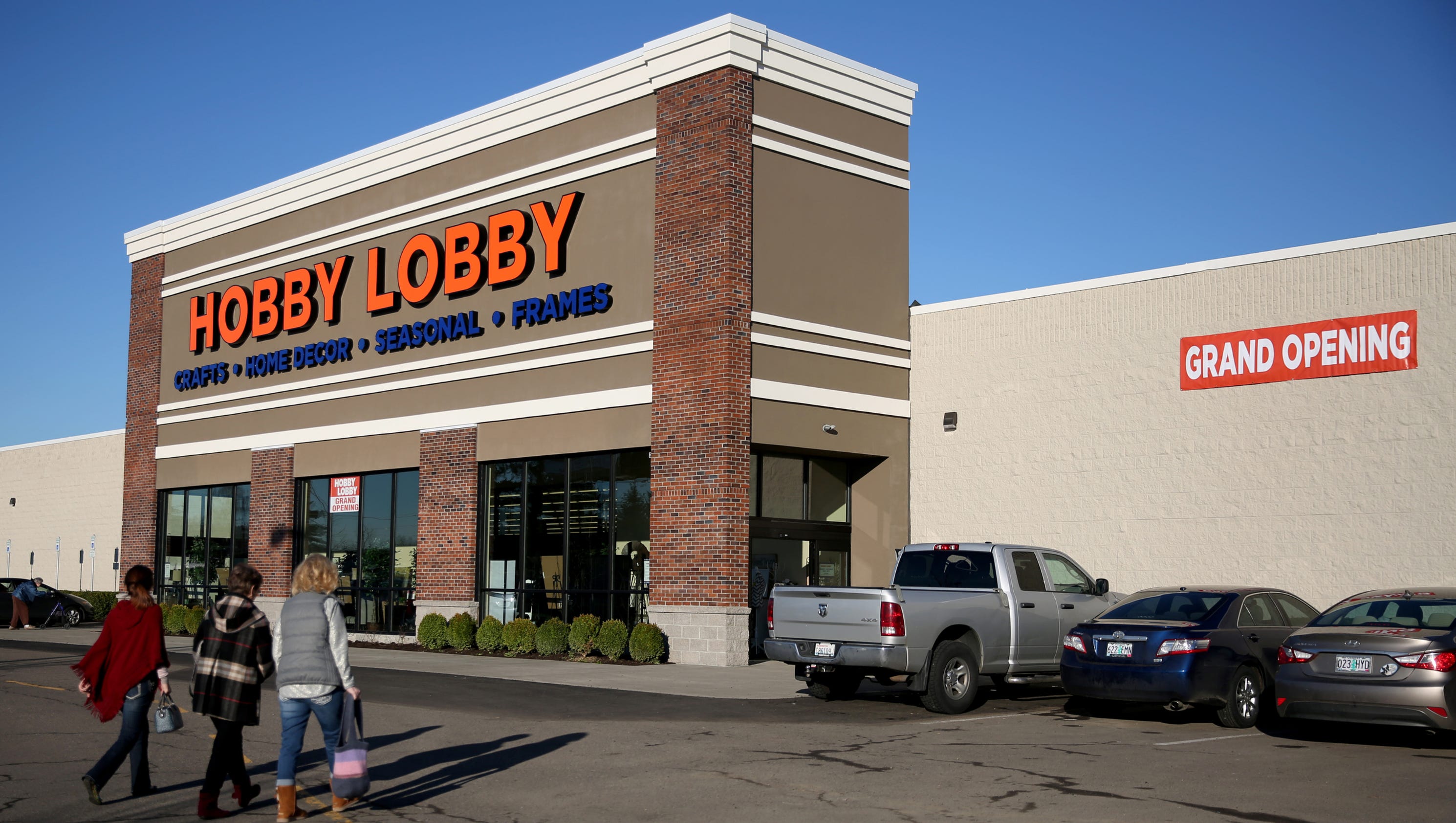 Hobby Lobby opens at Willamette Town Center in east Salem