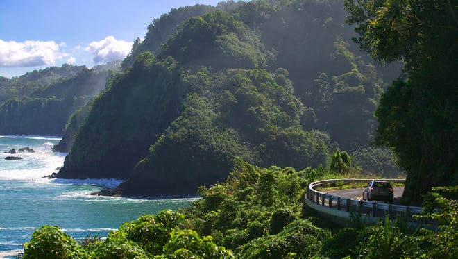 Hawaii Road to Hana, Maui Maui's Road to Hana-rit, die langs de noordoostkust kronkelt, wordt beschouwd als een rit op de bucketlist en is niet alleen de mooiste van Hawaï, maar ook een van de mooiste ter wereld.