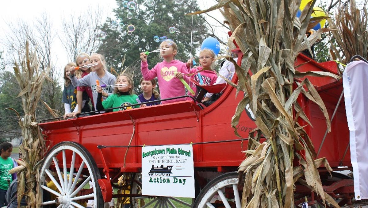 Gallery Harvest kicks off with parade