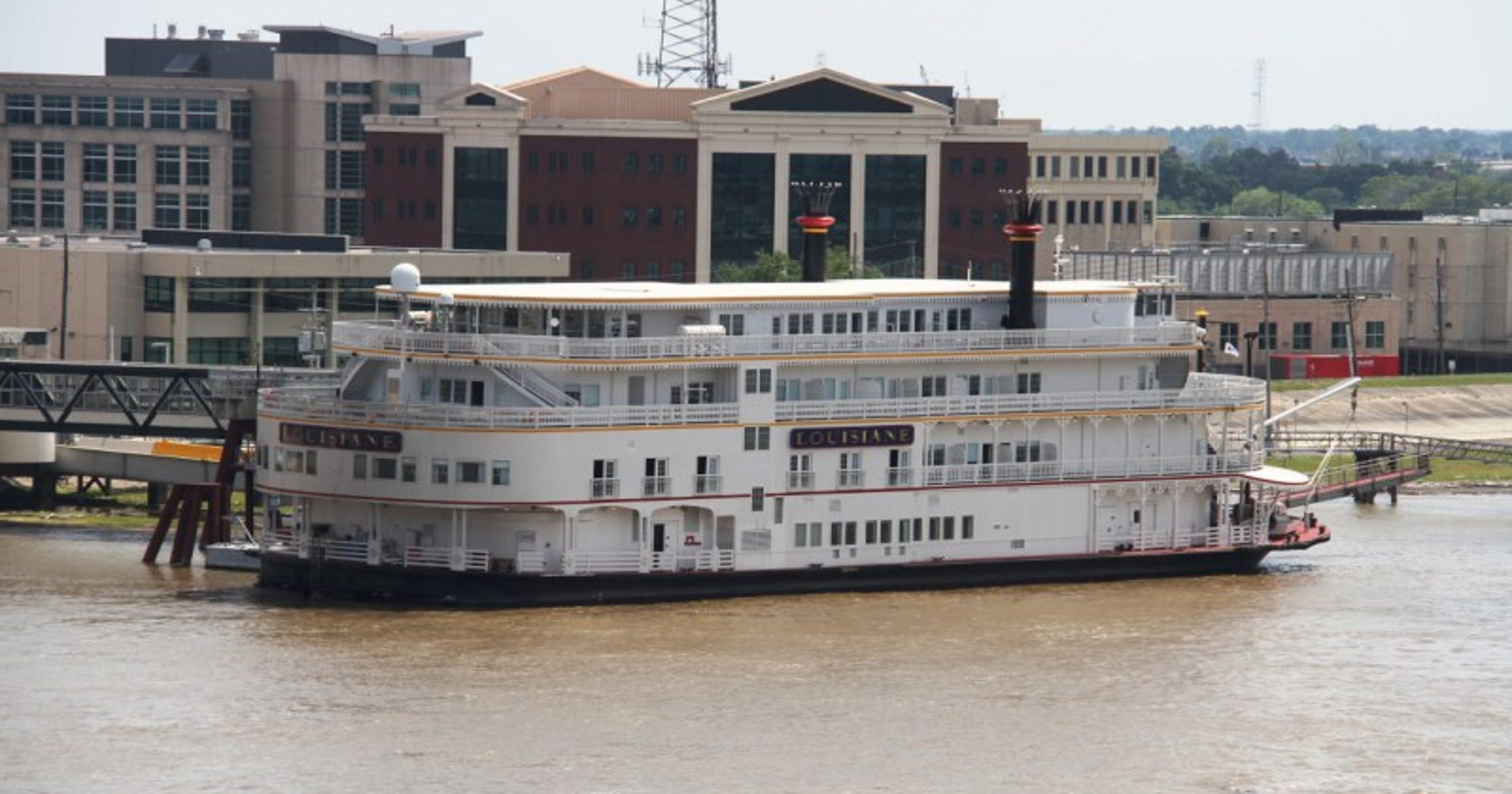 French America Line riverboat company sails away with customers' money