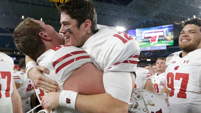 Wisconsin quarterback Alex Hornibrook got help from his offensive linemen, including Michael Deiter (left), to throw for four touchdowns against Miami in the Orange Bowl.