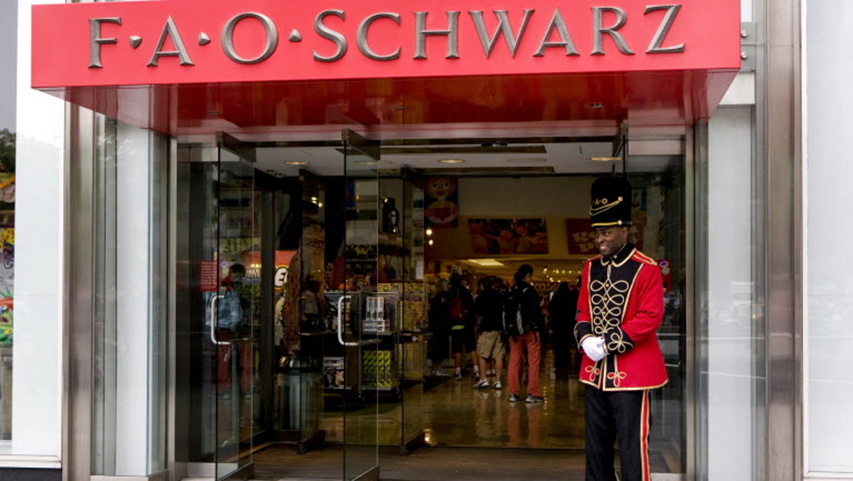 FAO Schwarz toy store in NYC closing July 15