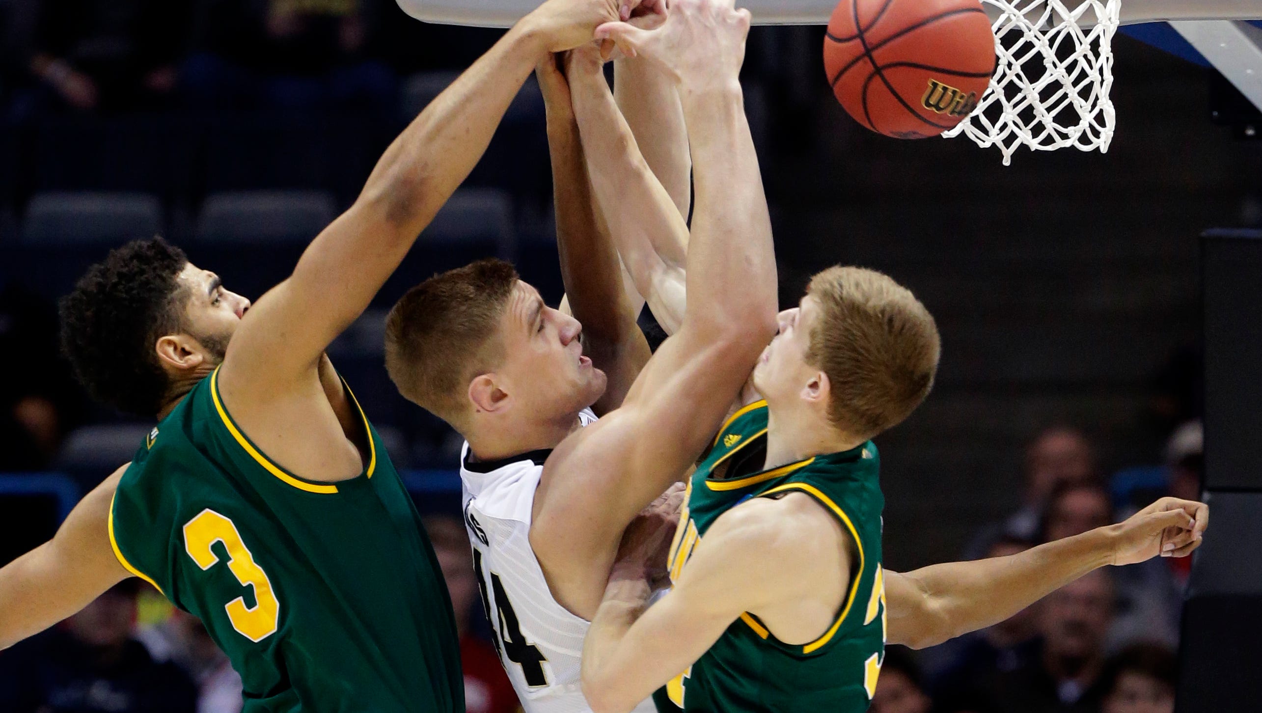 Purdue Holds Off Uvm S Upset Bid In Ncaa Tournament