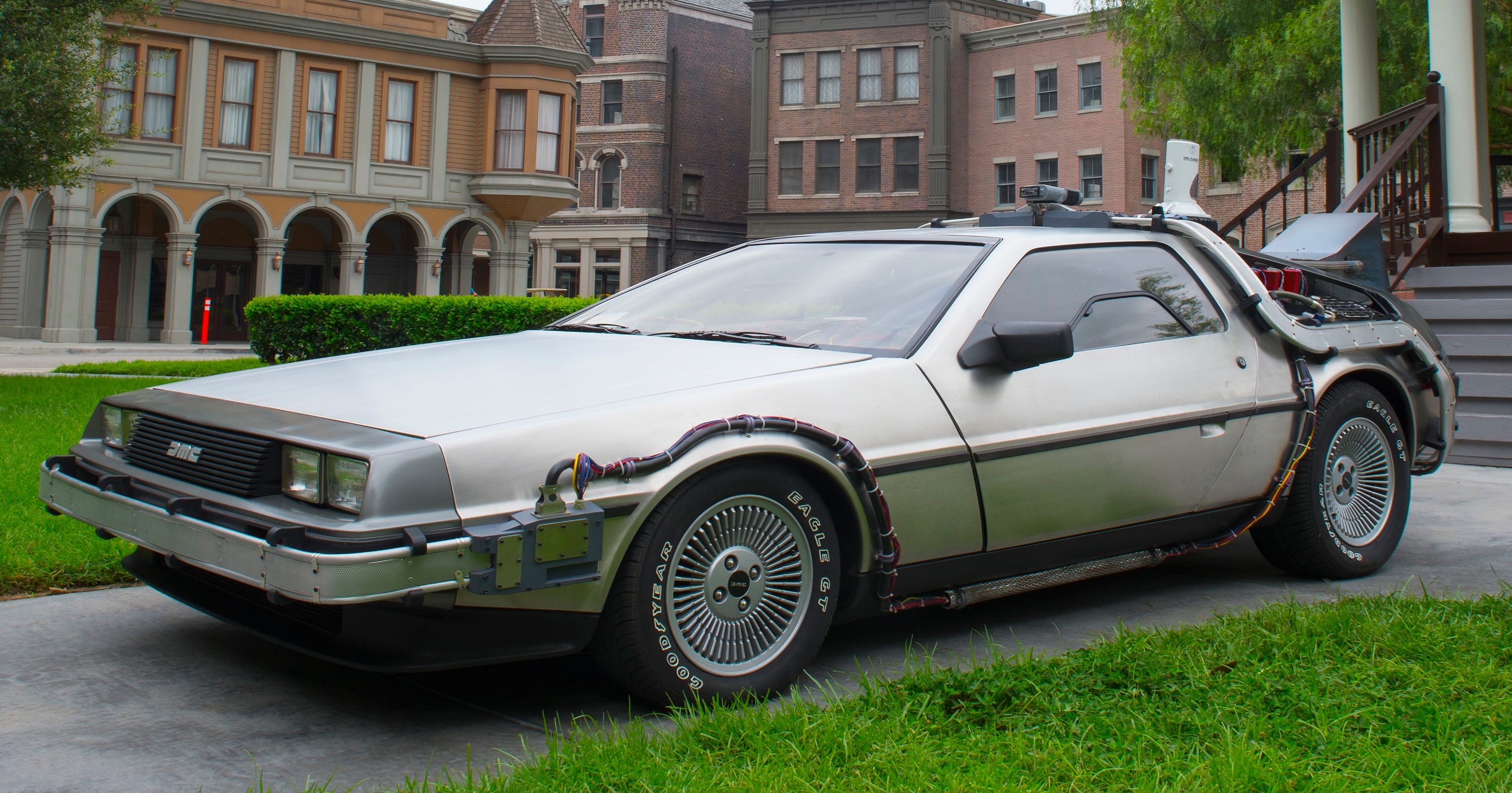 DeLorean sports cars going back into production