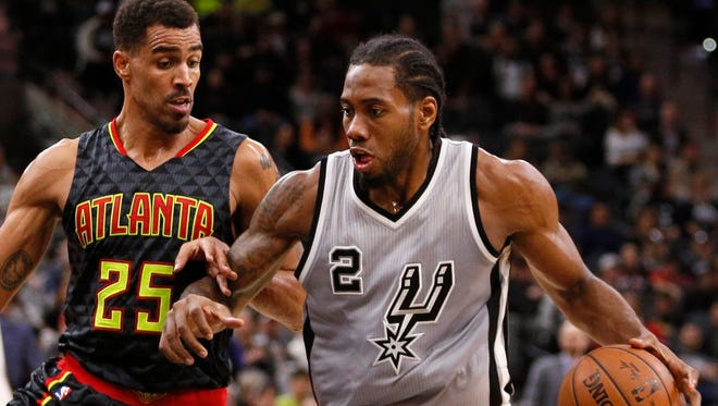 Kawhi Leonard (2) scored a game-high 22 points for the Spurs.