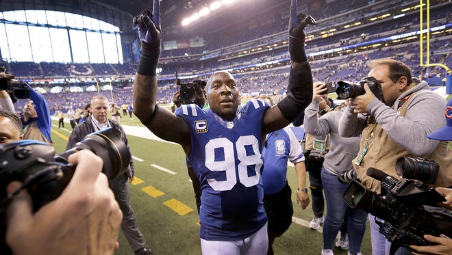 Indianapolis Colts outside linebacker Robert Mathis (98) says his goodbye to the Colts fans following of their NFL football game Sunday, Jan.1, 2016, at Lucas Oil Stadium. The Indianapolis Colts defeated the Jacksonville Jaguars 24-20.