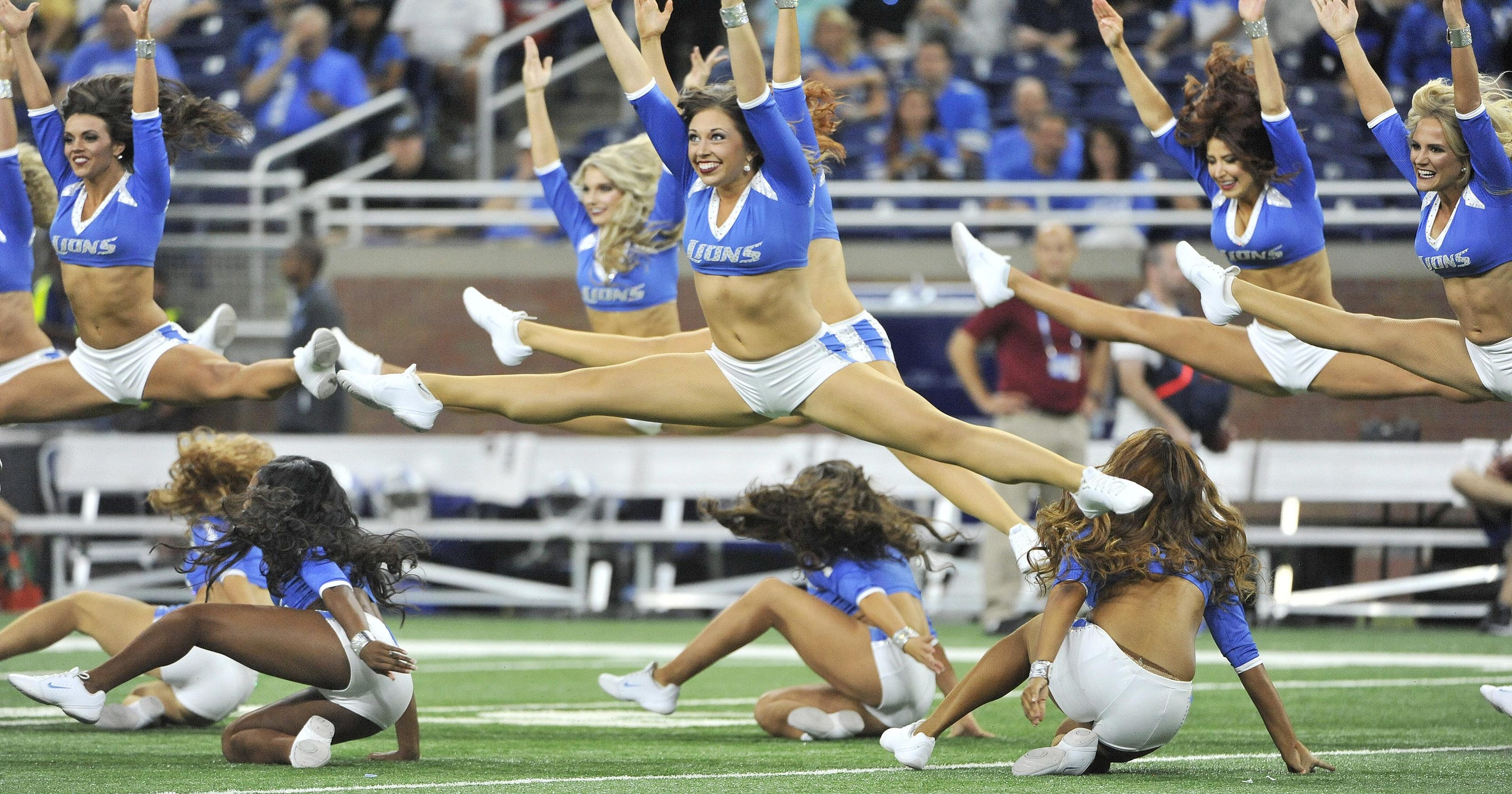 Debut of Lions cheerleaders excites fans