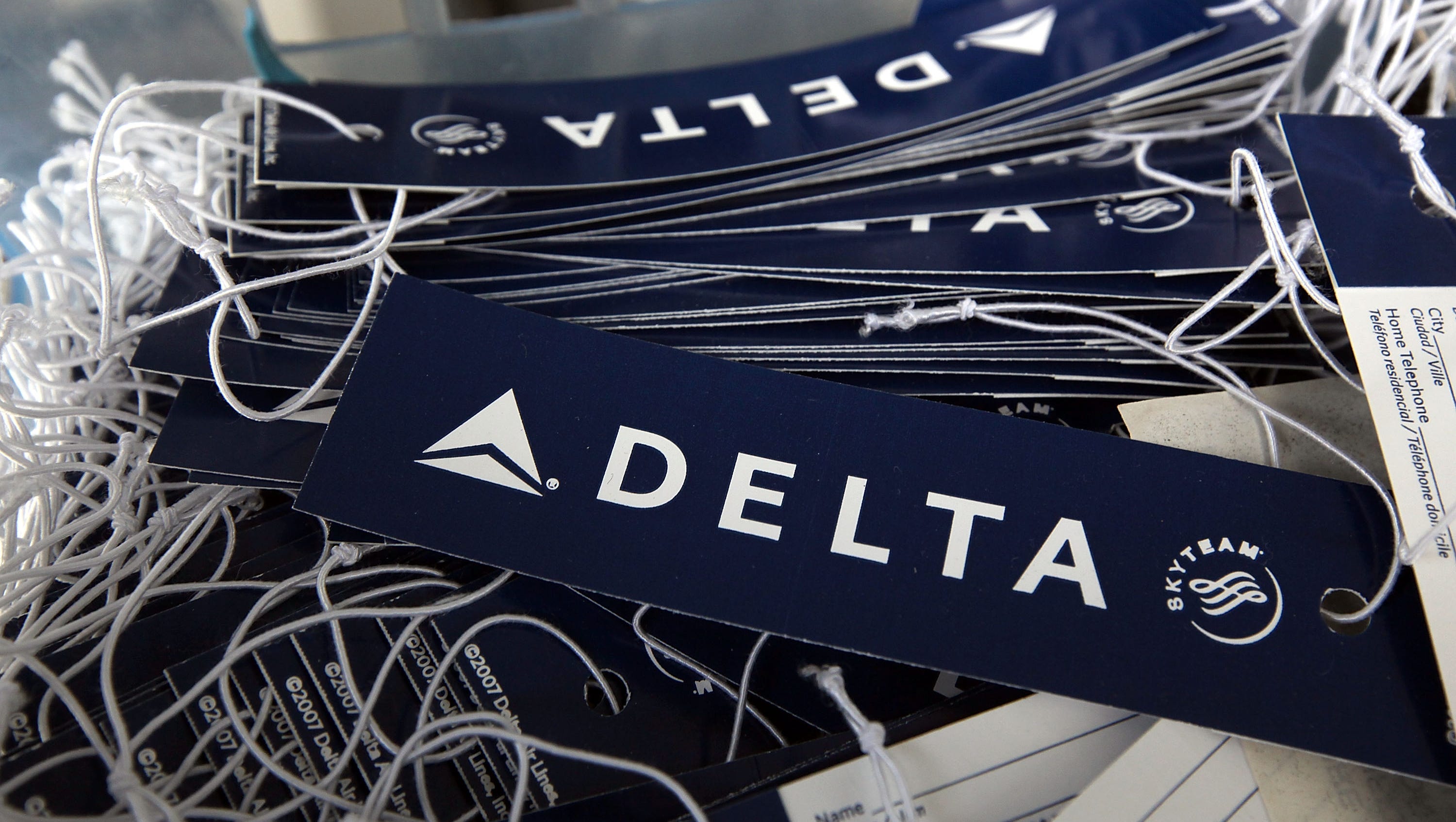 Delta to keep 20-minute 'guarantee' for checked bags