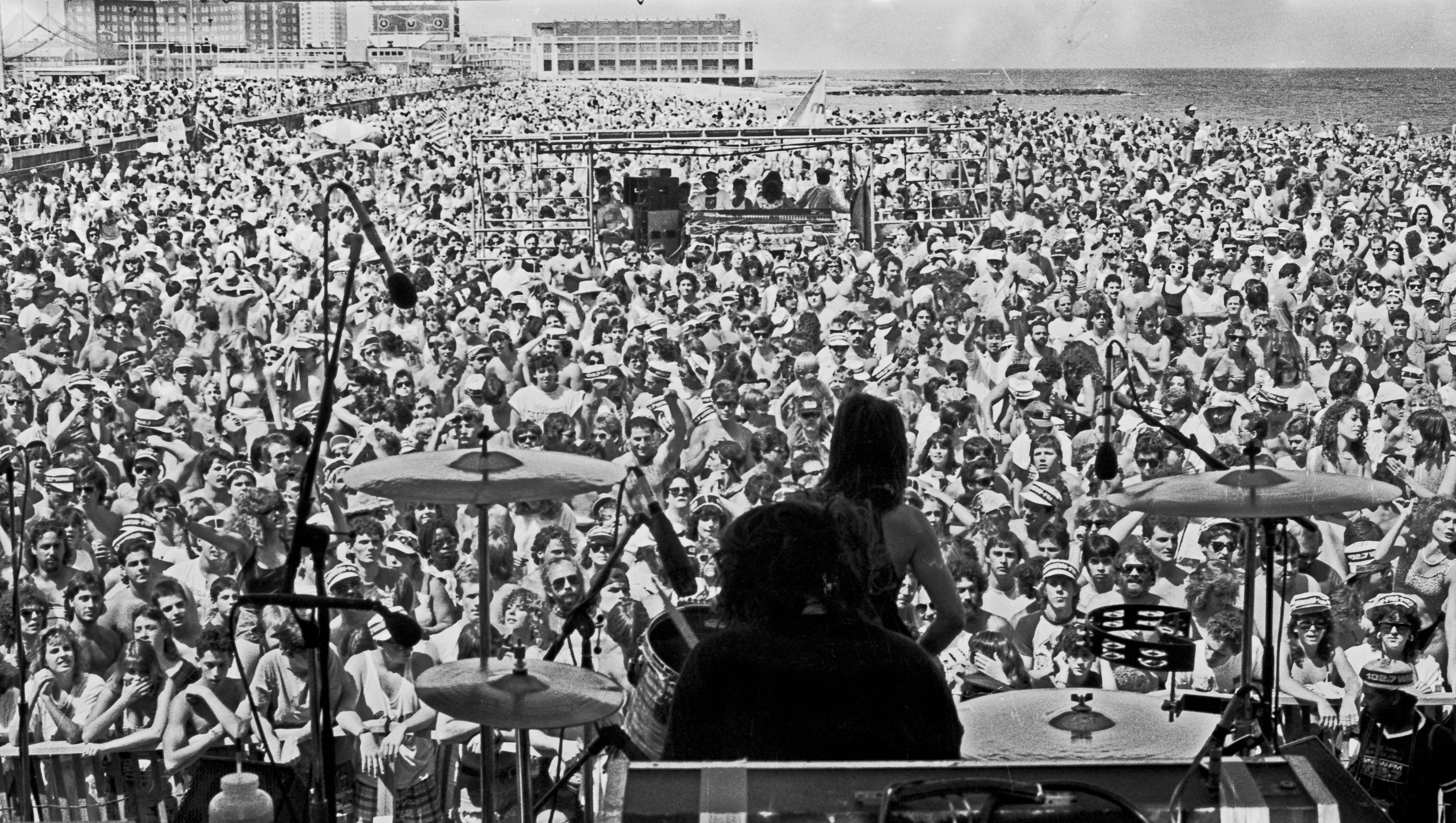 WNEW Memorial Day weekend beach concerts in Asbury Park 30th
