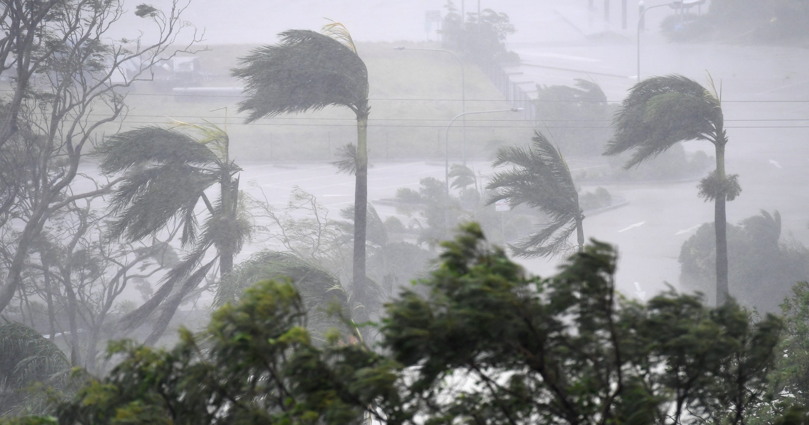 Cyclone Debbie Deadly storm strikes Australia as thousands flee
