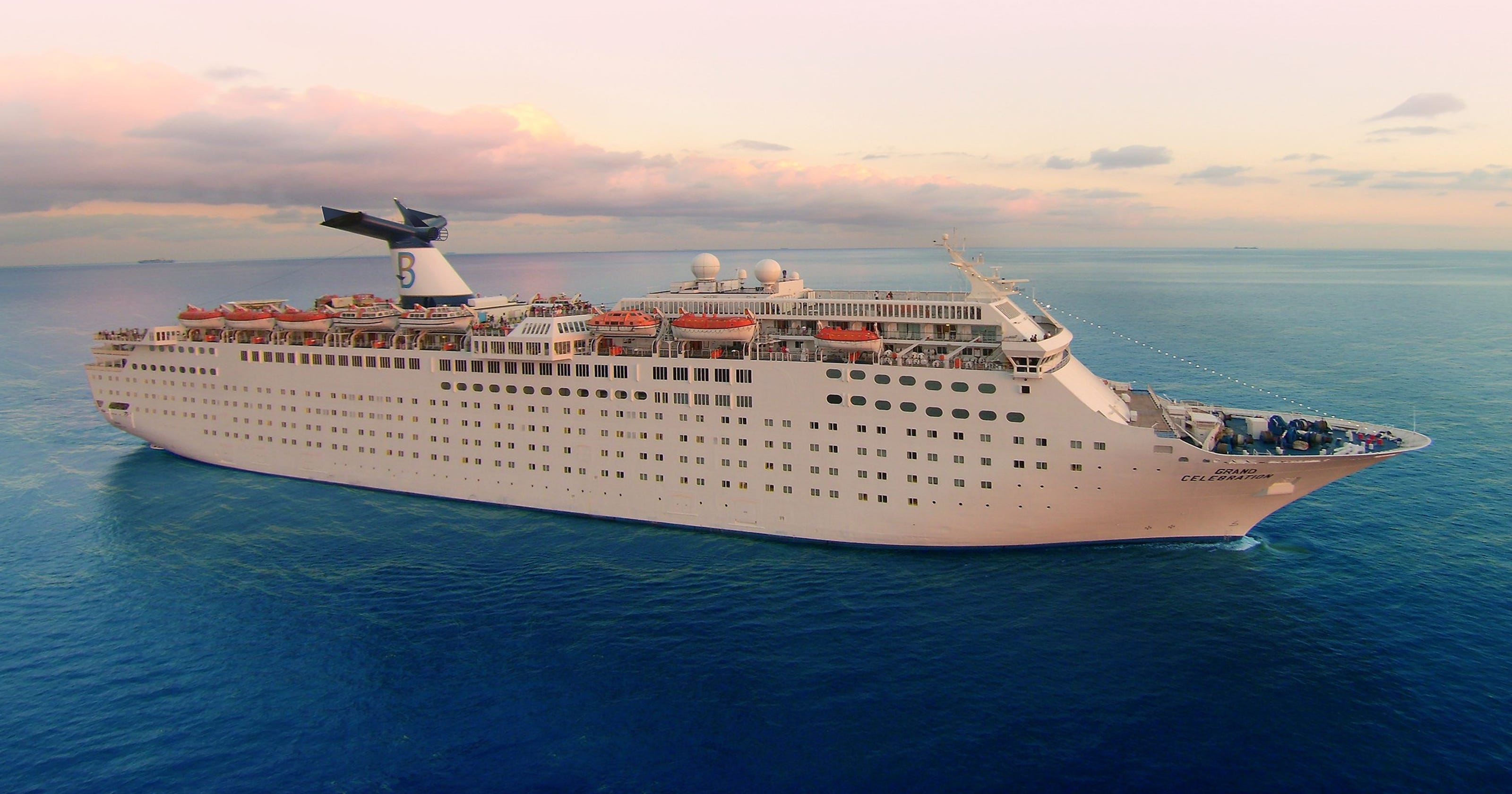 grand bahama island cruise ships