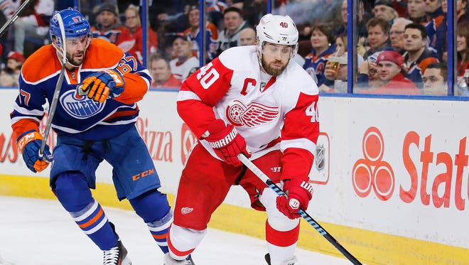 Detroit Red Wings forward Henrik Zetterberg is chased behind the net by Edmonton Oilers forward Benoit Pouliot during the second period.