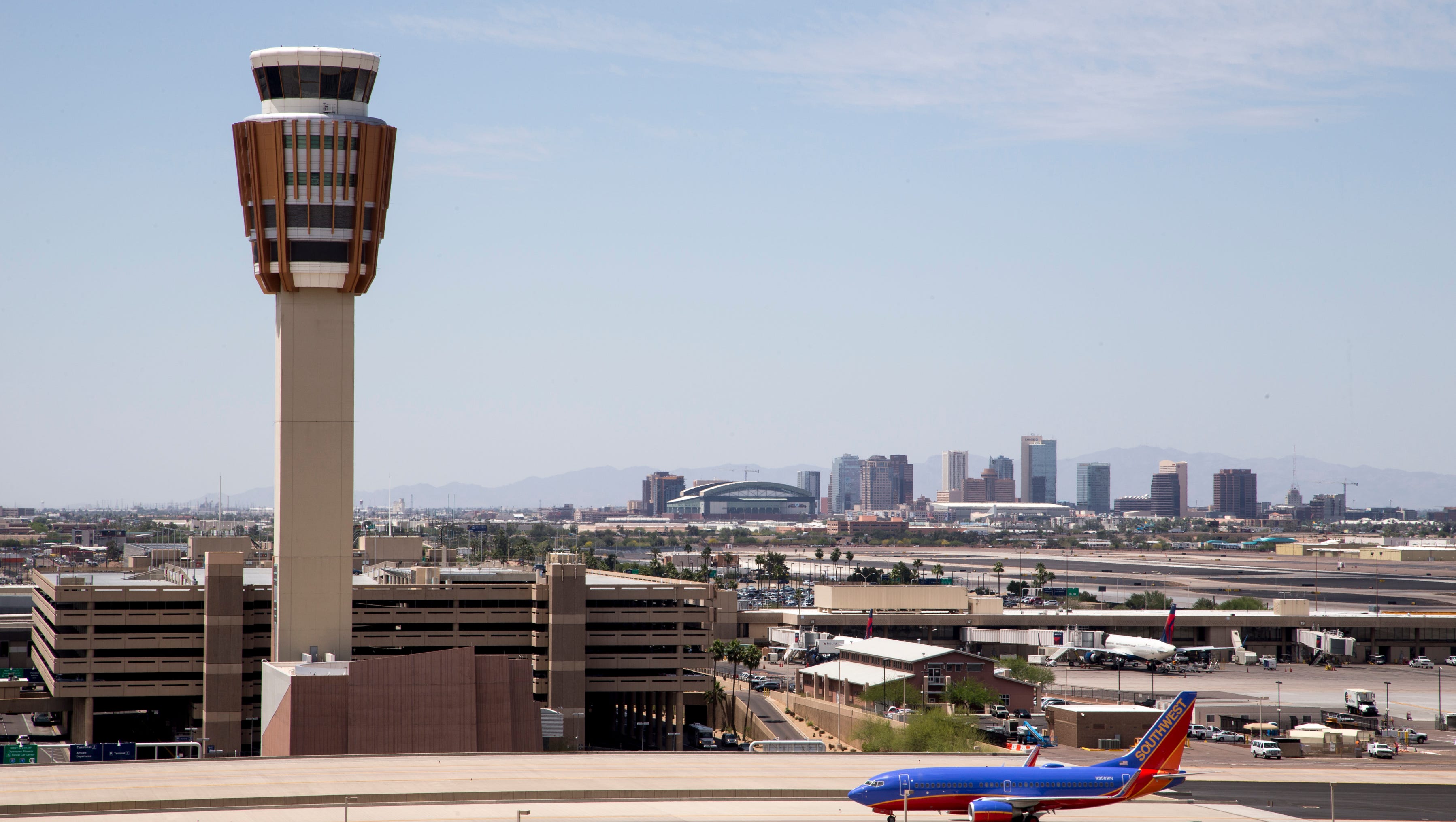 Phoenix airport at center of political intrigue after Lynch, Bill
