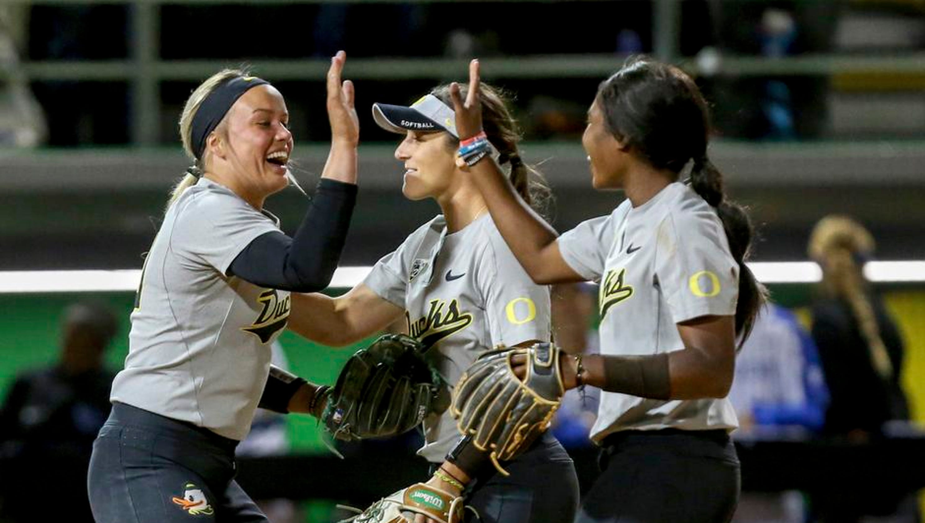 Oregon Ducks softball headed back to Women's College World Series