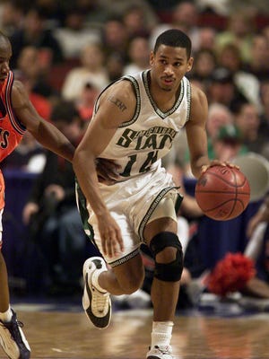 Michigan State's Charlie Bell brings the ball upcourt against Illinois on March 12, 2000.