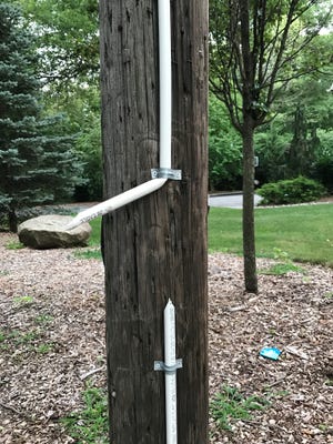 A shattered eruv marker, or "lechi," on East Crescent Avenue in Mahwah.