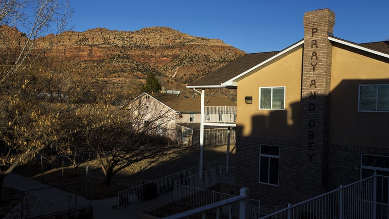 Outsiders Flds Battle For Control Of Towns Warren Jeffs Left Behind
