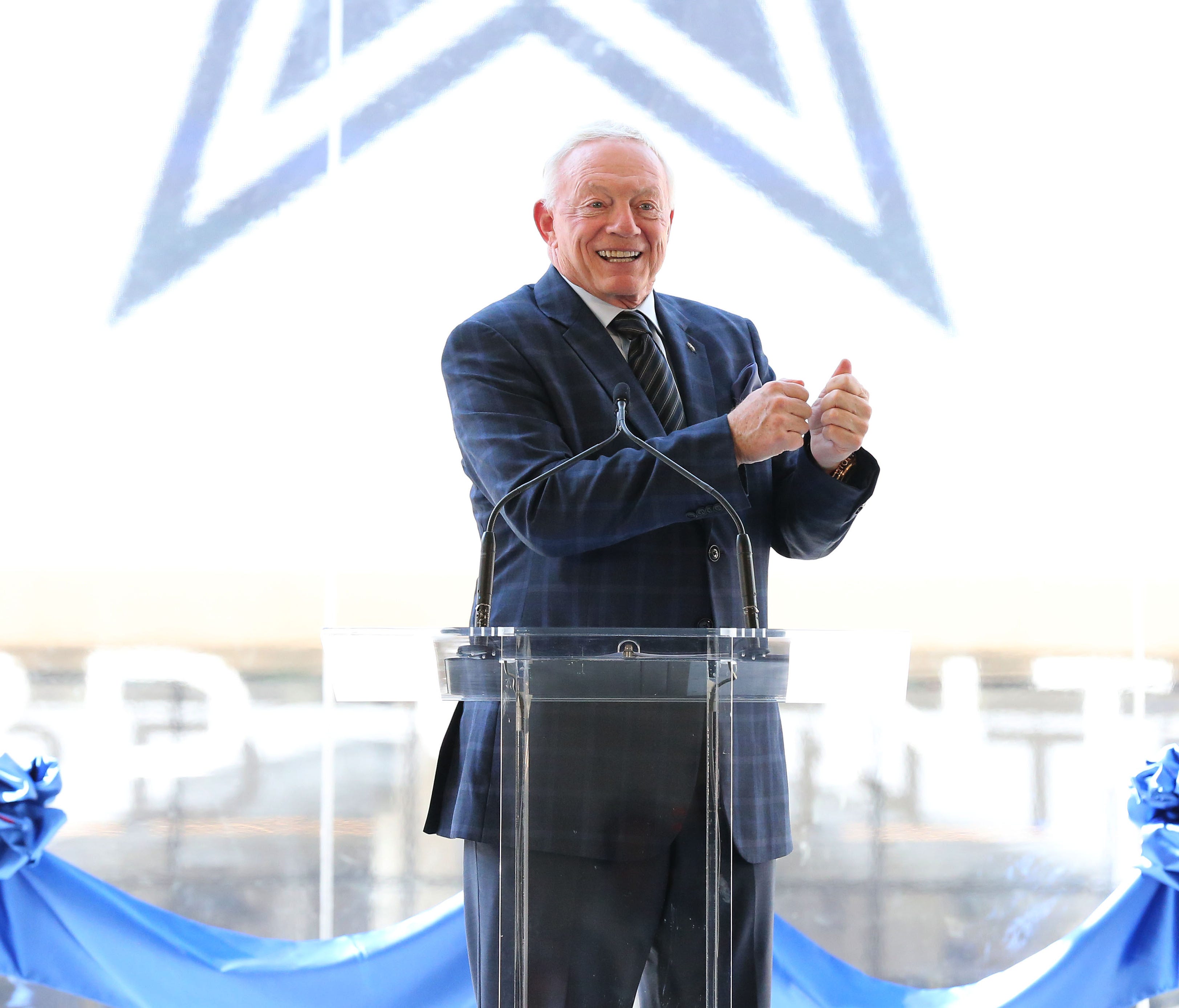 Dallas Cowboys owner Jerry Jones' gift to Arkansas police officers got him in trouble.