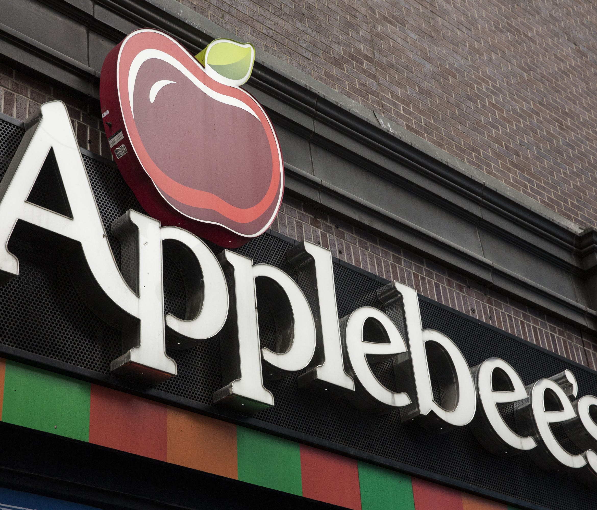 There are plans to shutter up to 160 Applebee's and IHOP locations, according to parent DineEquity.
