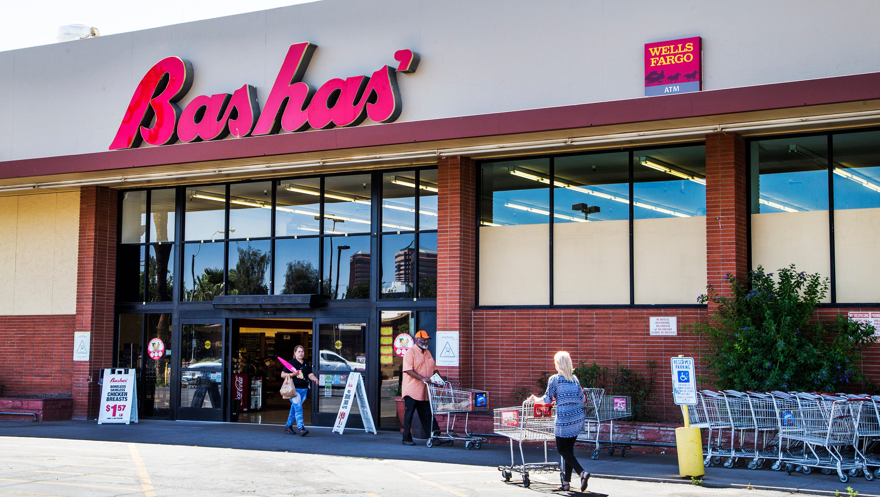 Saying Goodbye Oldest Bashas In Phoenix To Close This Week