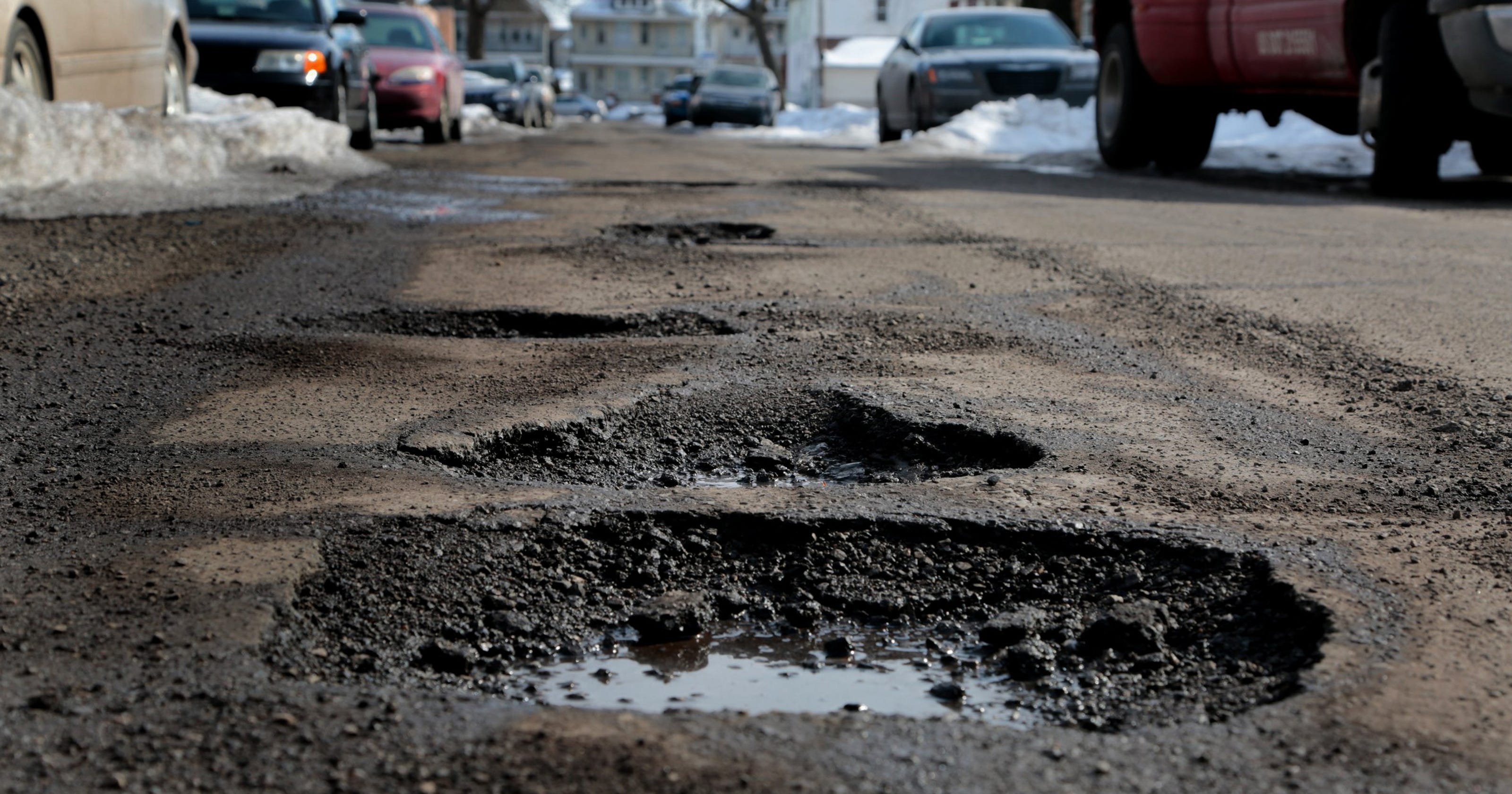 pothole-at-i-94-and-10-mile-damages-at-least-5-vehicles
