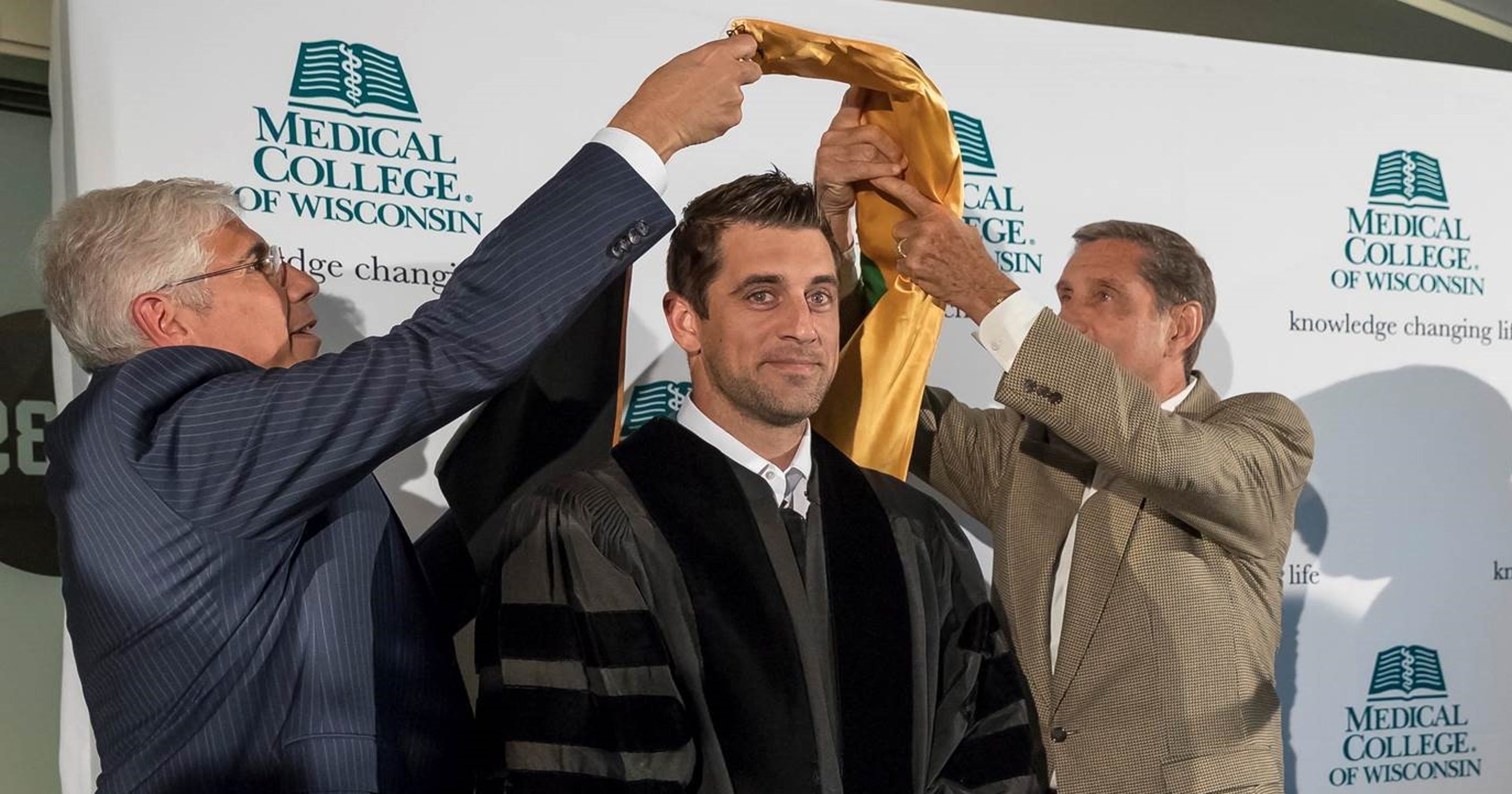 Packers' Aaron Rodgers receives honorary degree from Medical College of
