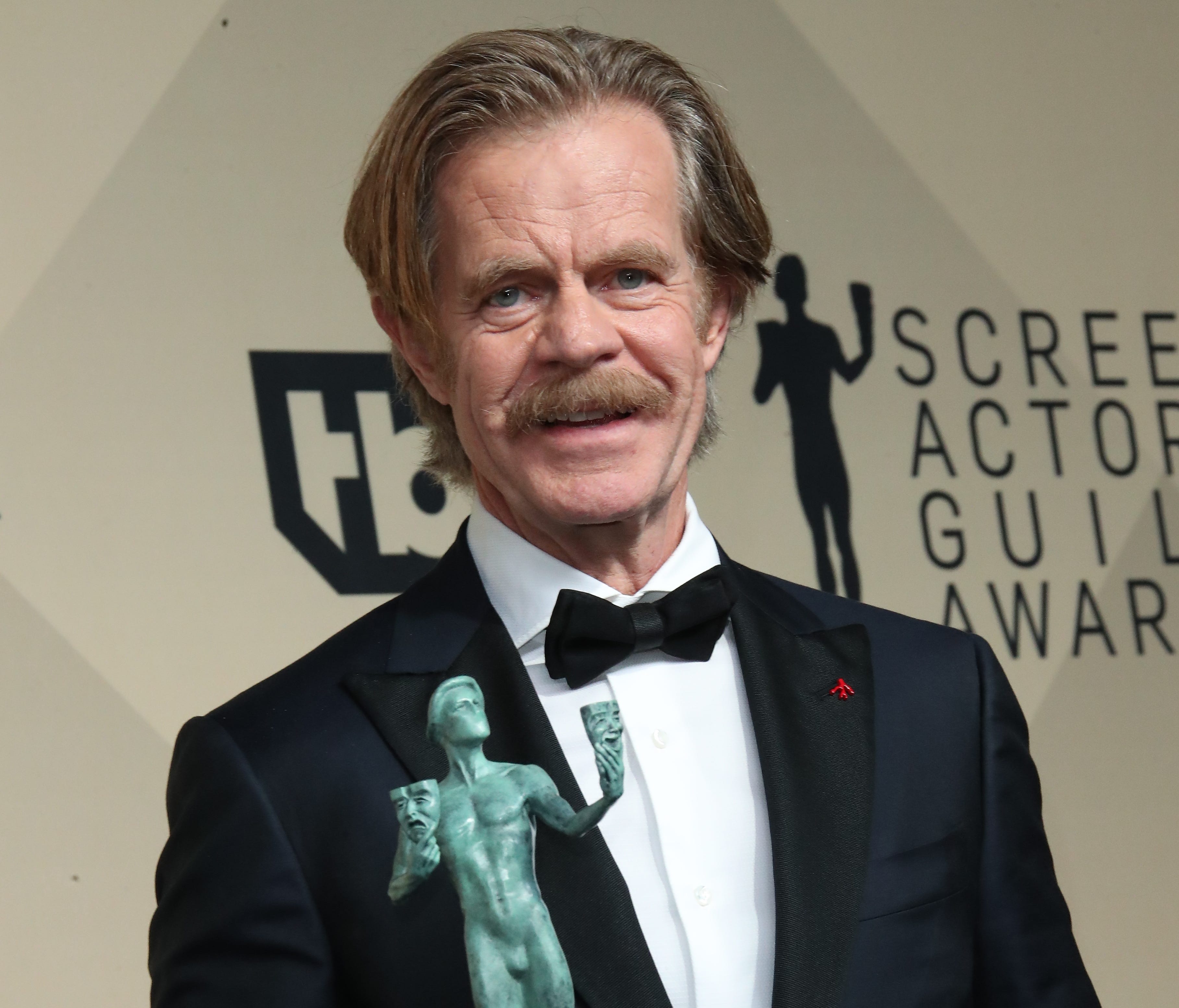 William H. Macy poses with his outstanding performance by a male actor in a comedy series award for 