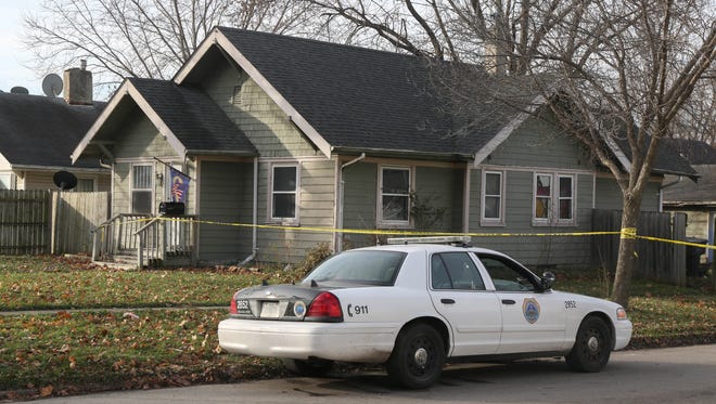 Des Moines police are investigating a possible homicide on East 14th Street following an altercation early Saturday morning. 