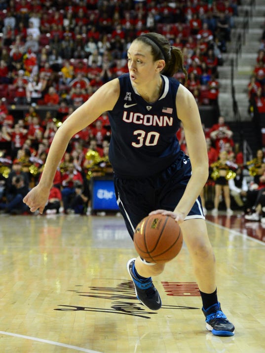 Breanna Stewart leads No. 1 UConn past No. 7 Maryland