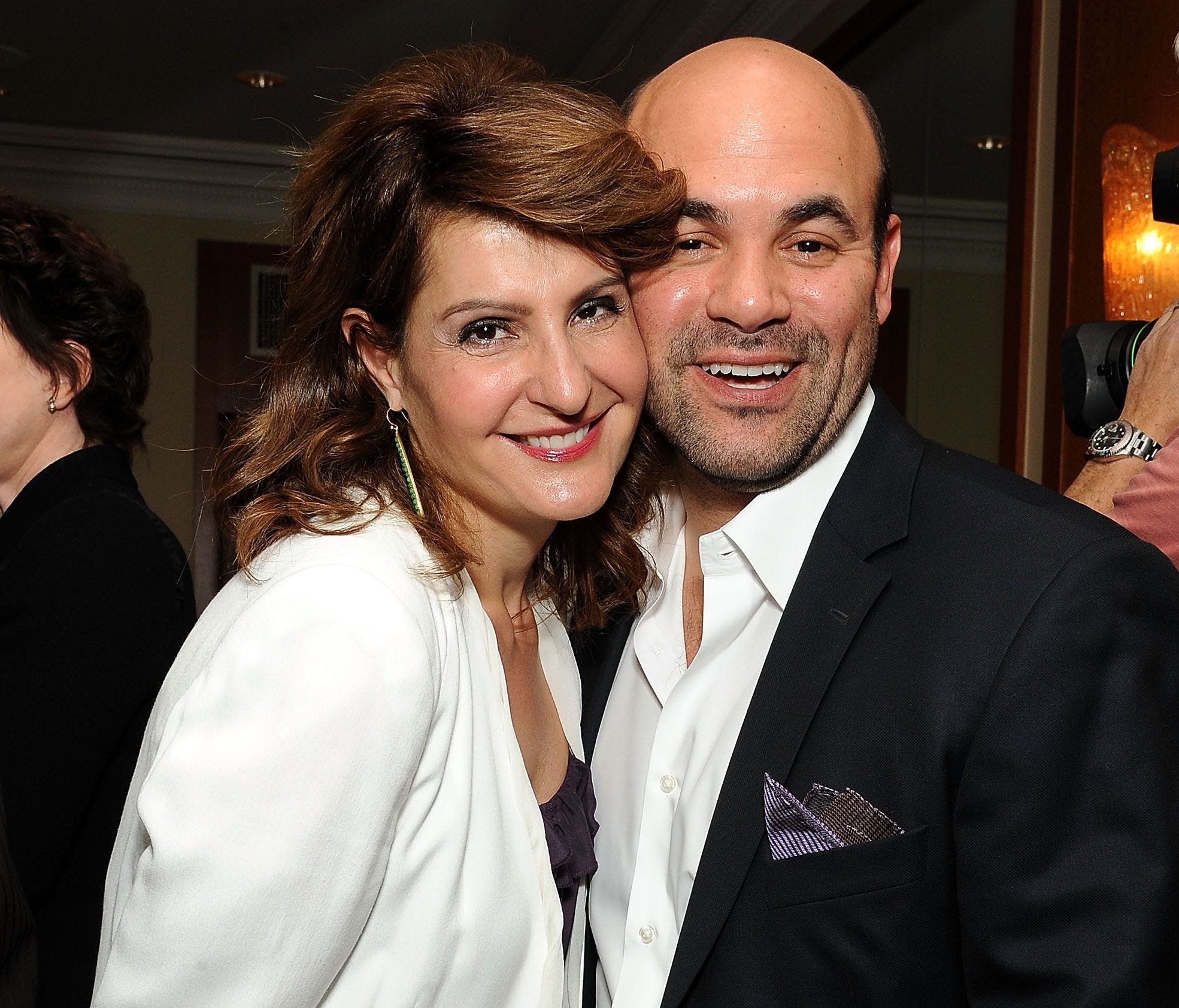 Nia Vardalos (L) and Ian Gomez at the 2011 Academy Awards.