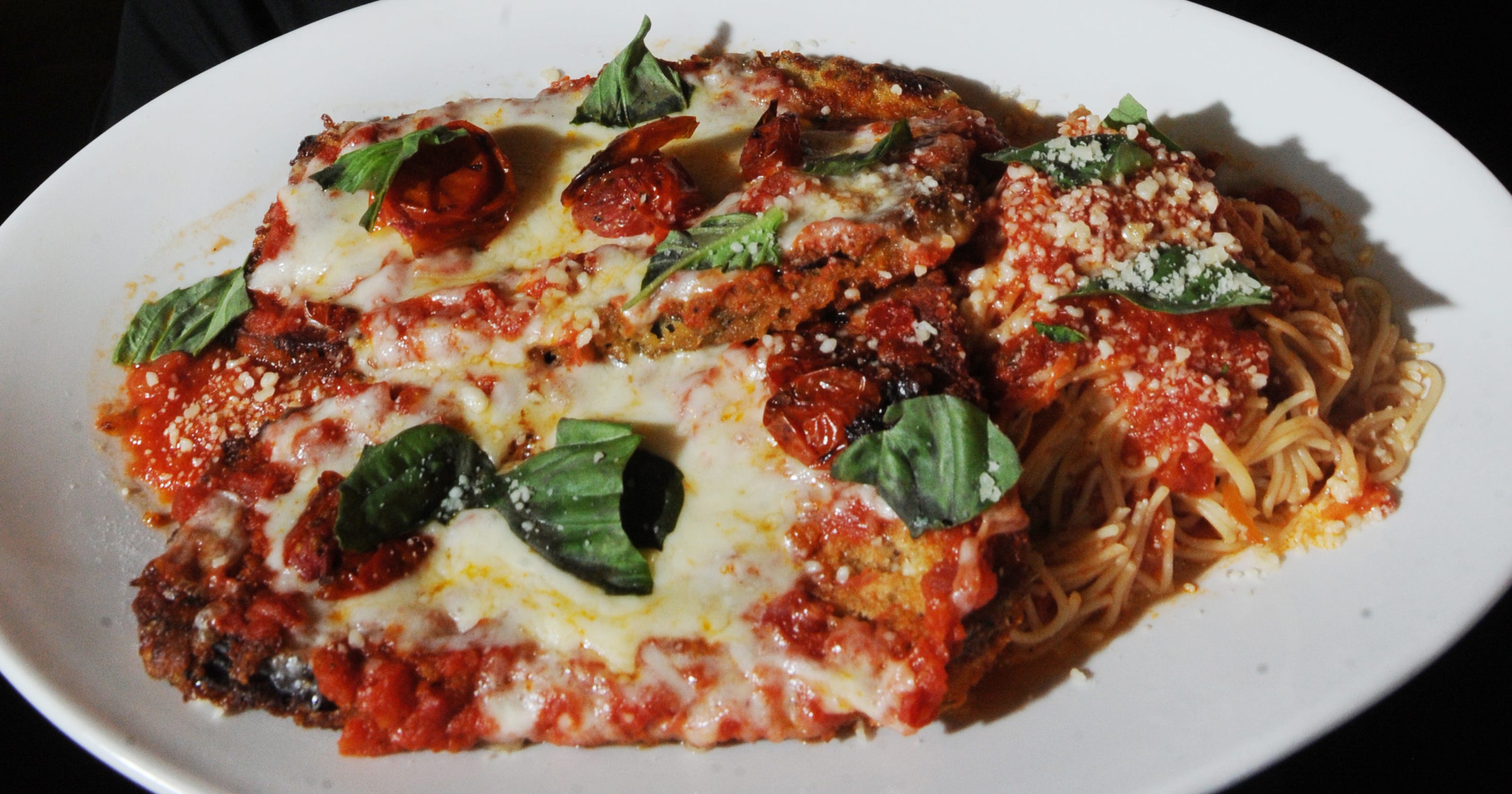 Review Romano's Macaroni Grill offers variety, generous portions