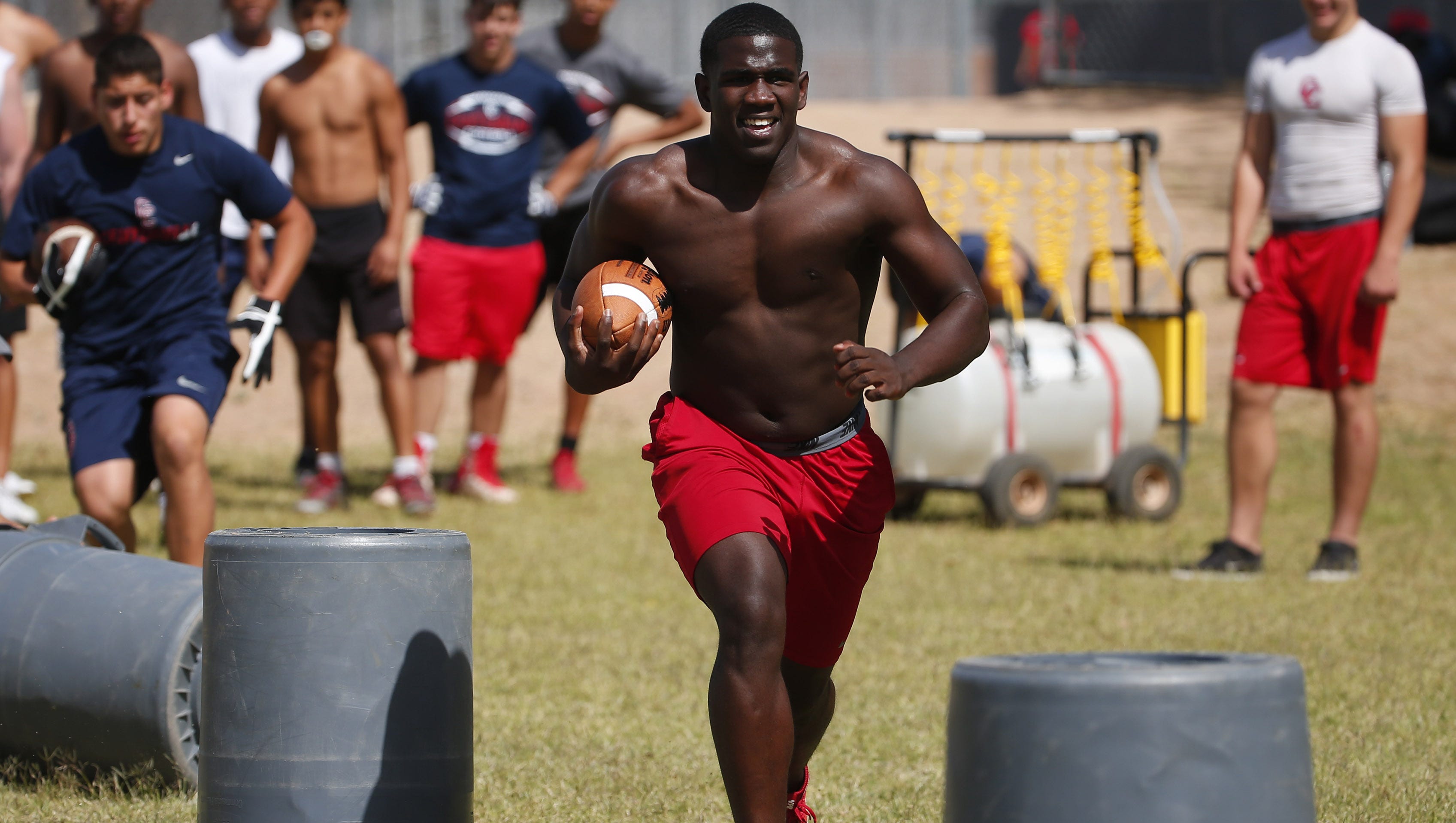 Rb Zidane Thomas Seeks 3 000 Yard Season At Centennial