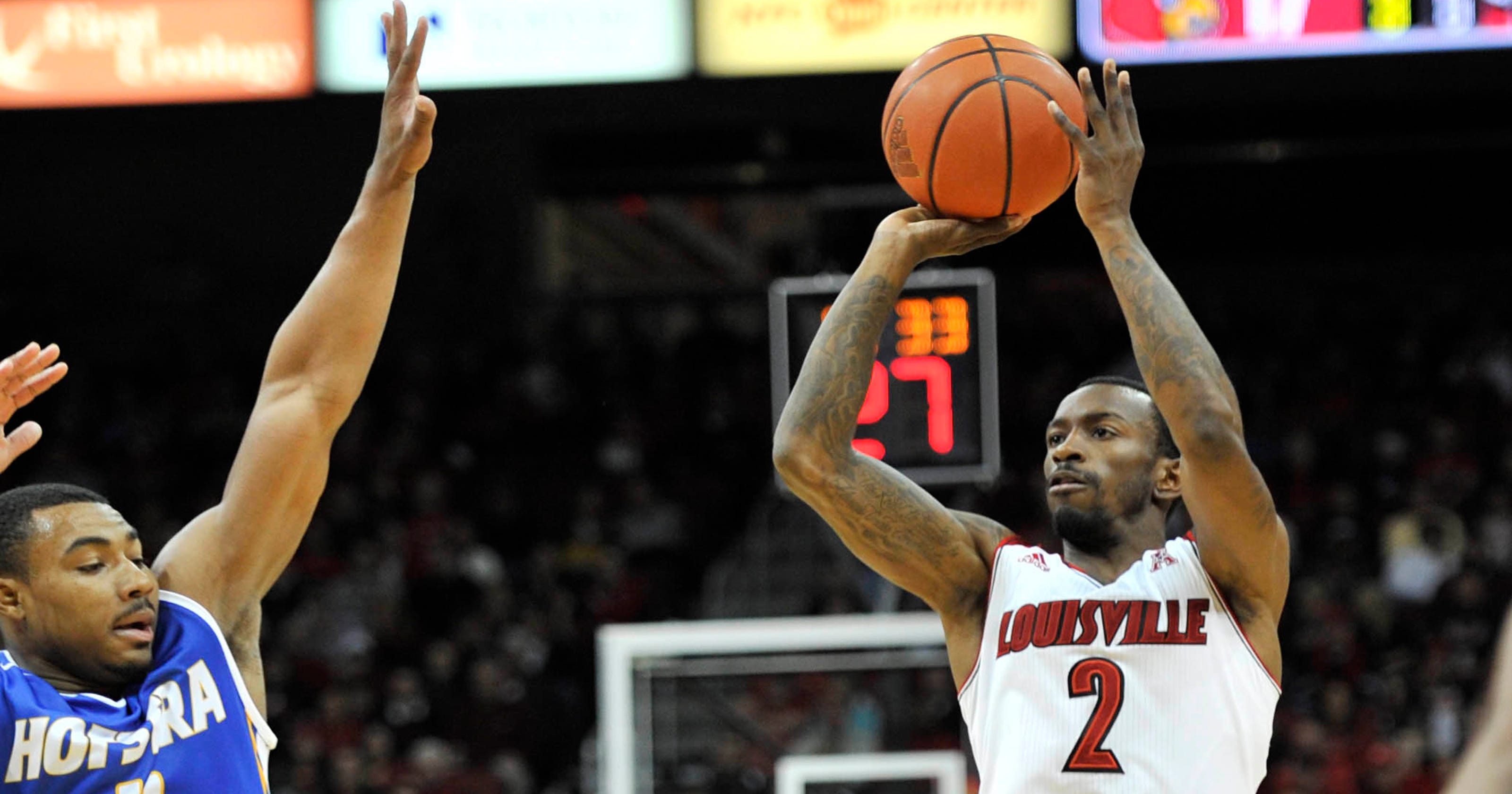 Russ Smith's 30 points powers Louisville past Hofstra